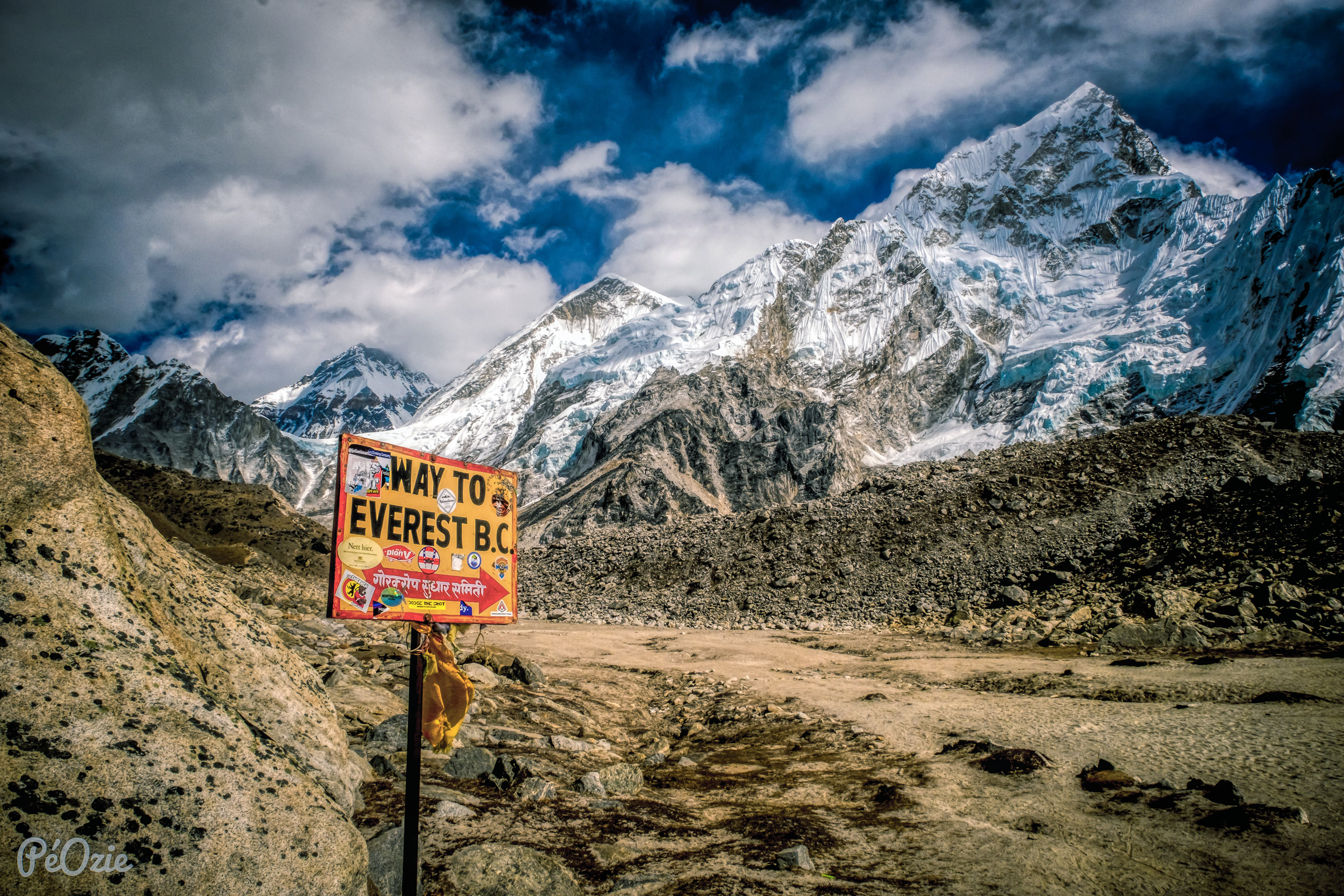 Everst Base Camp, tijdens een trekking door de Himalaya met tevens een bezoek aan de Gokio meren.