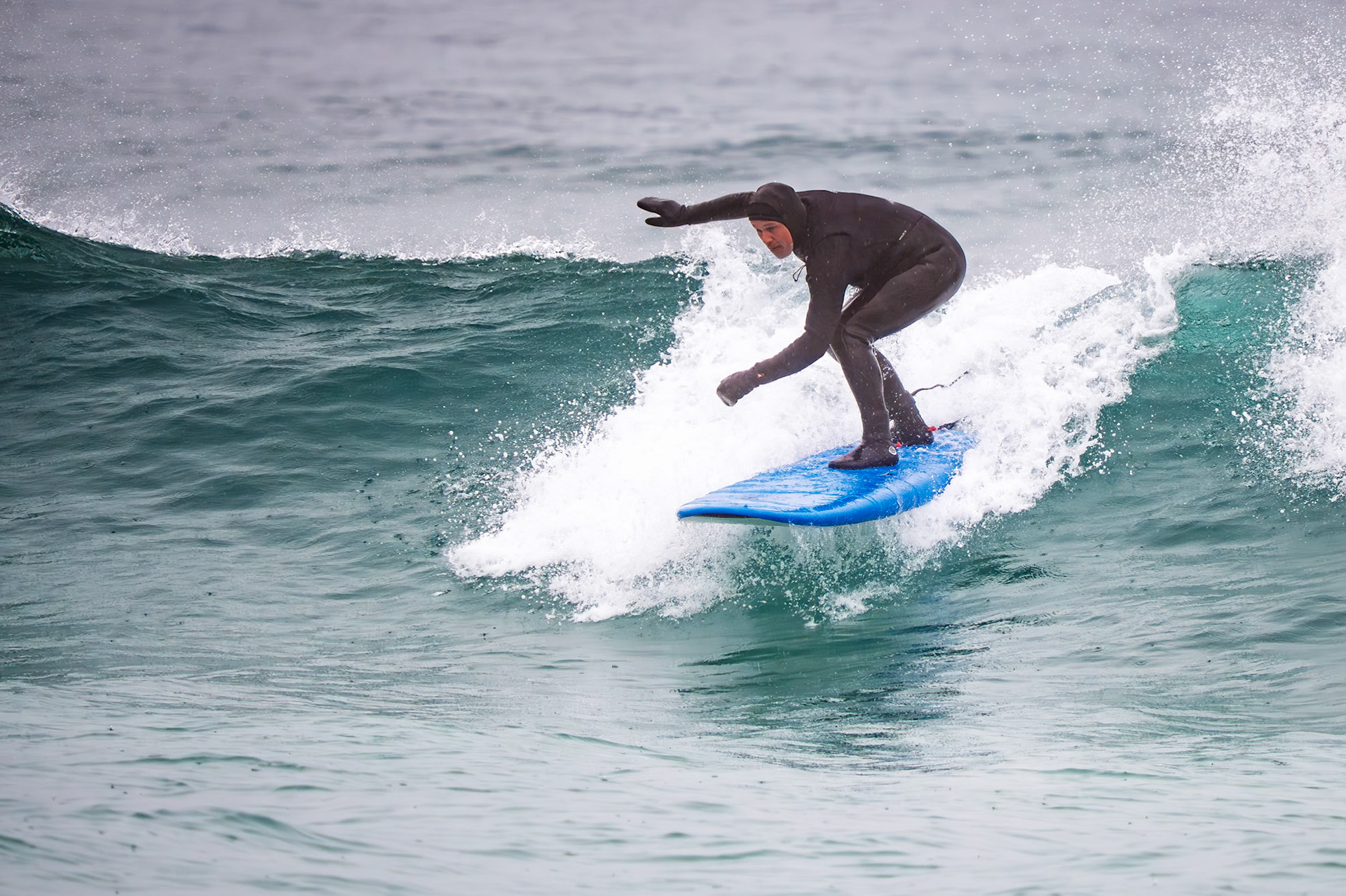 Surfer am Skagsandenstrand Flakstad