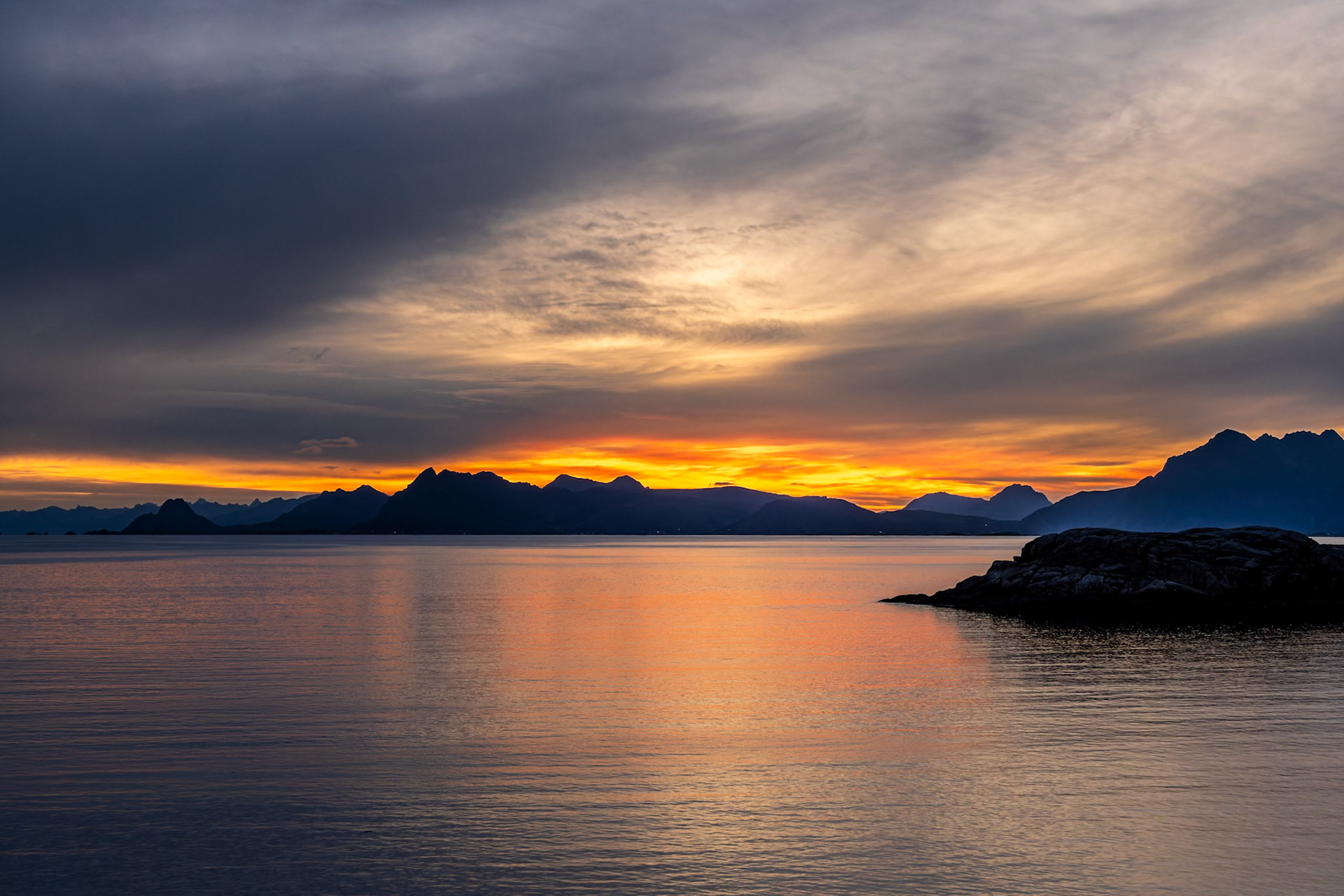 Auf der 816 bei Henningsvæer