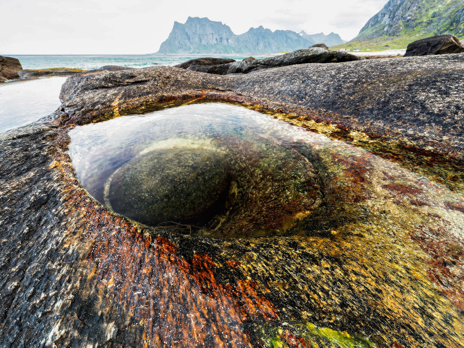 Dragons Eye am Strand von Utakleiv