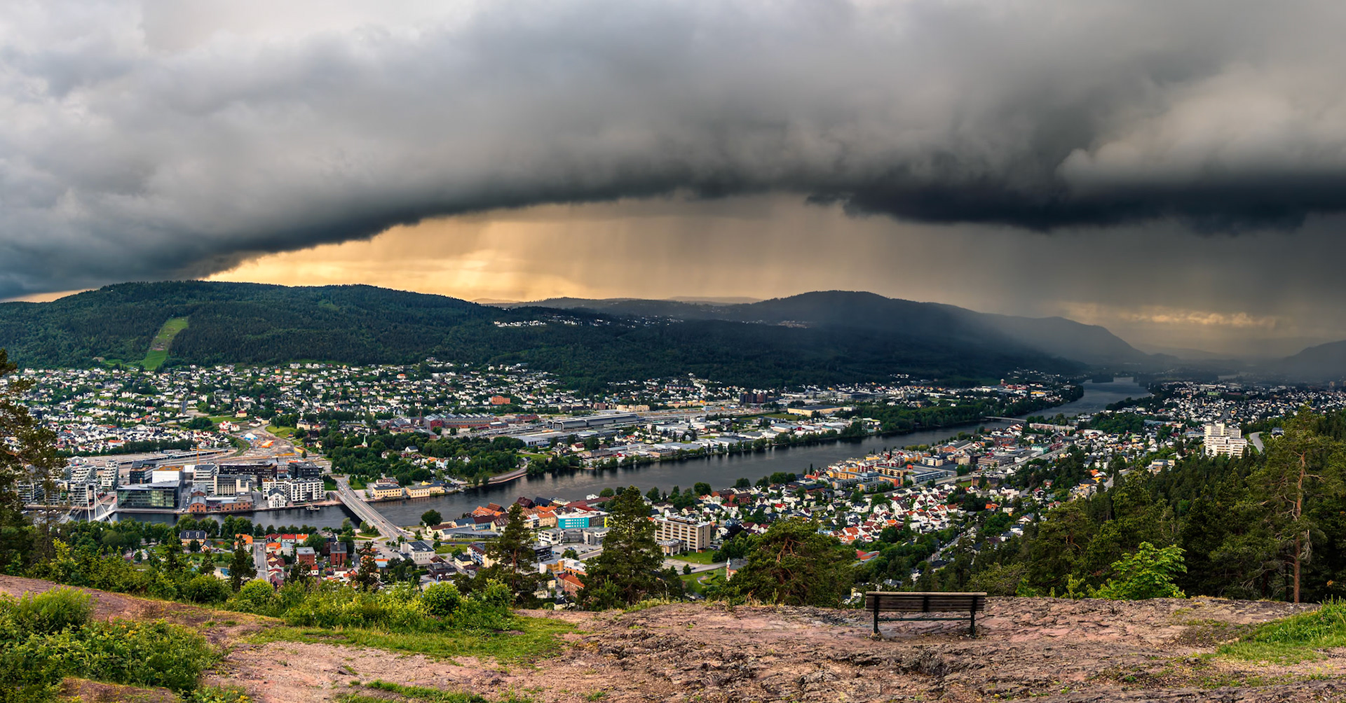 Regenfront über Drammen