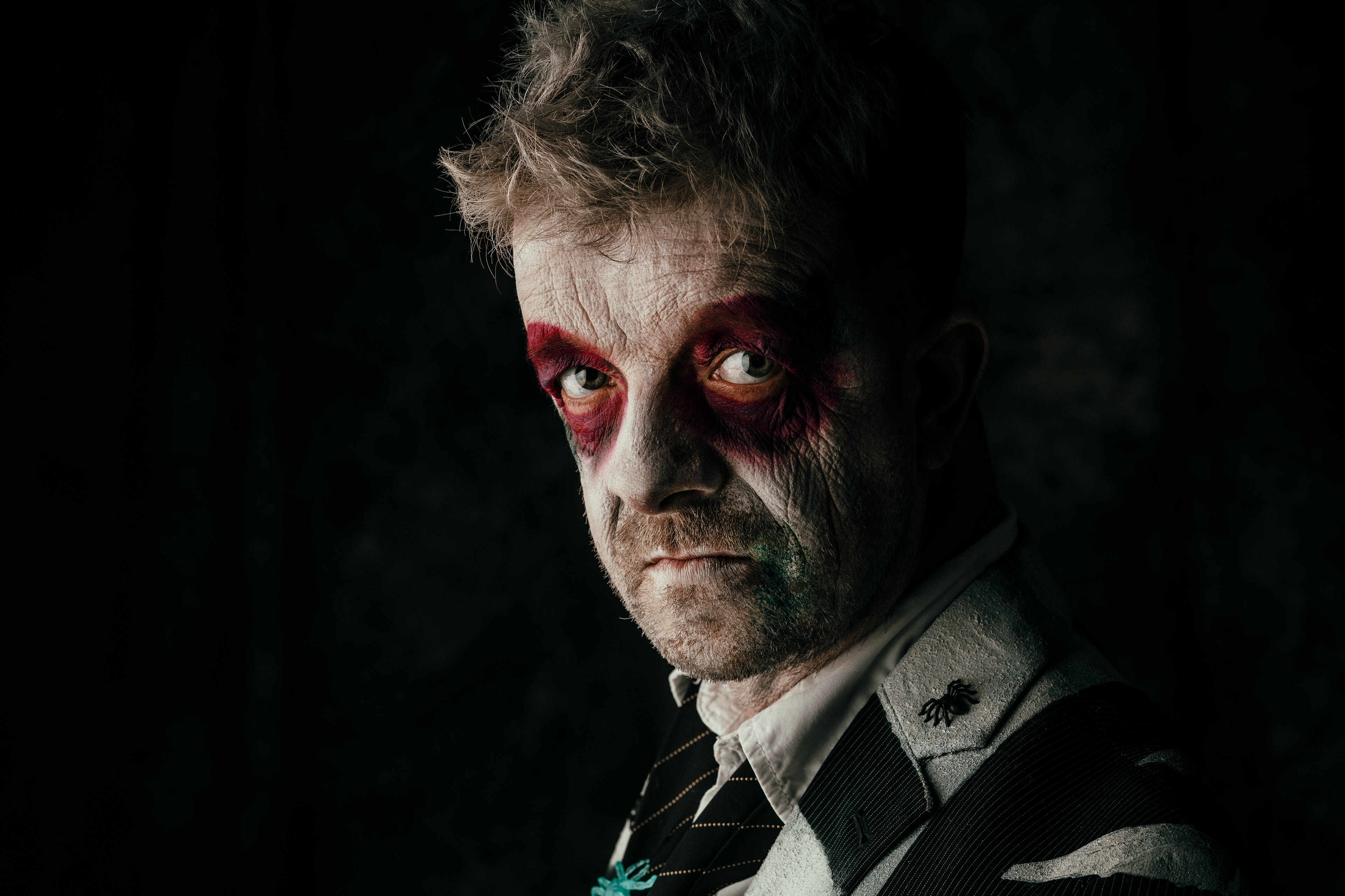 Osoba u Interijeru Krupni Plan 2