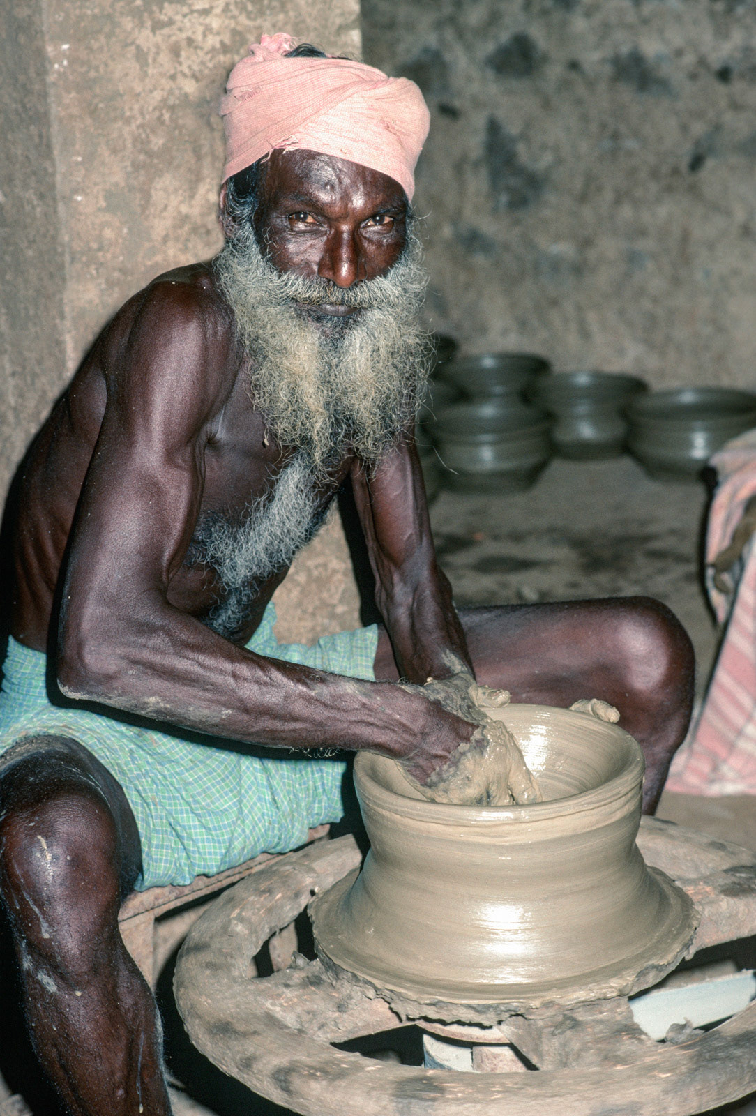 Potter. Tamil Nadu, India