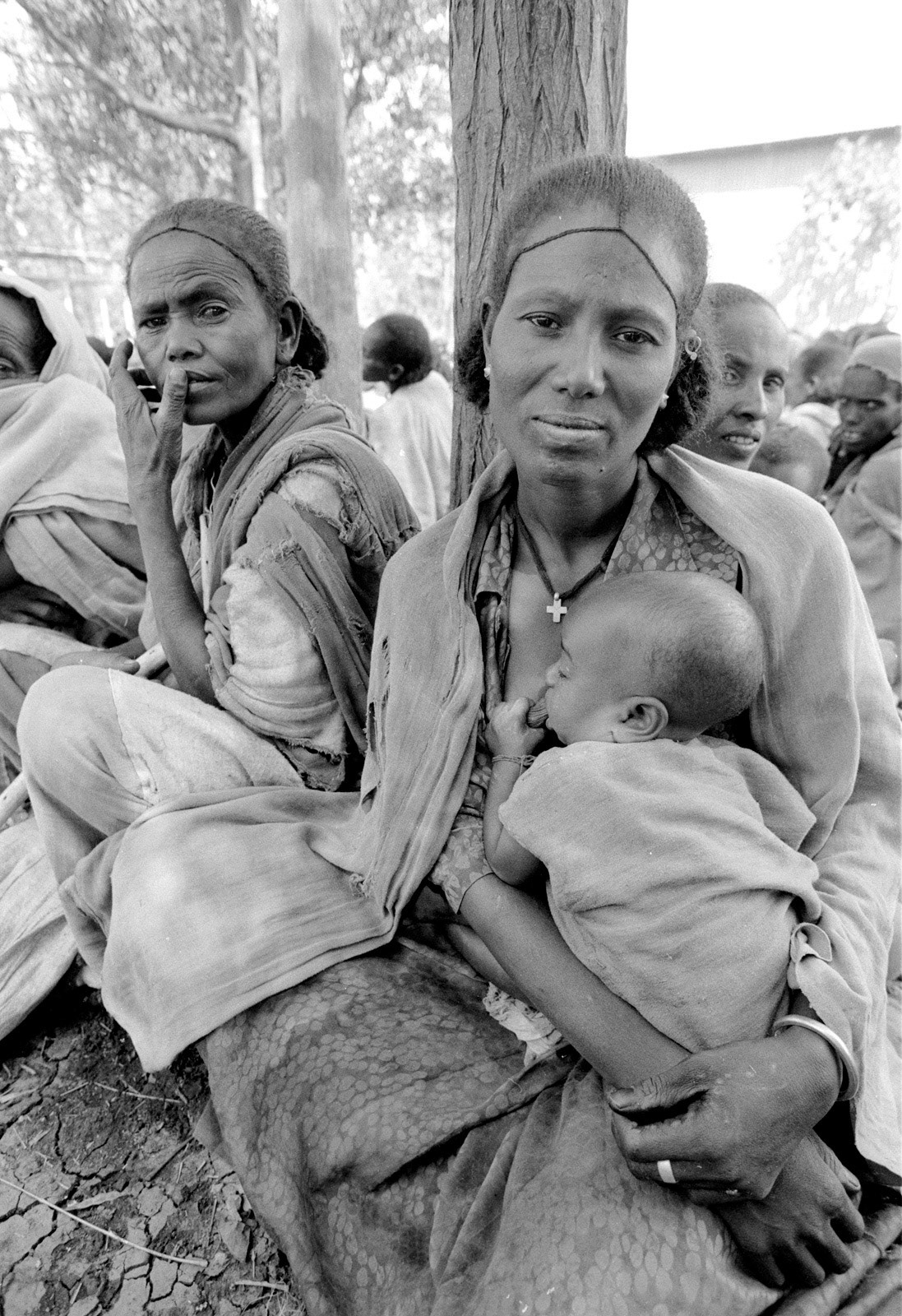 Waiting for food aid during civil war. Ethiopia