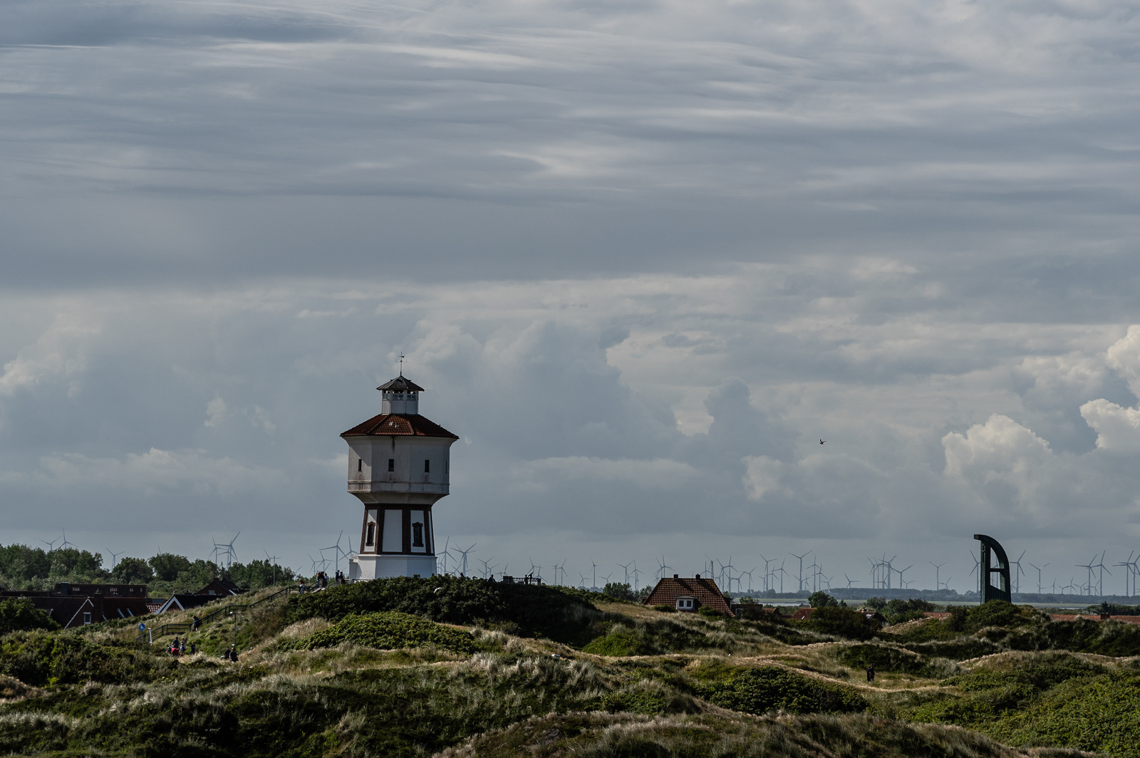 Wasserturm und katholische Kirche