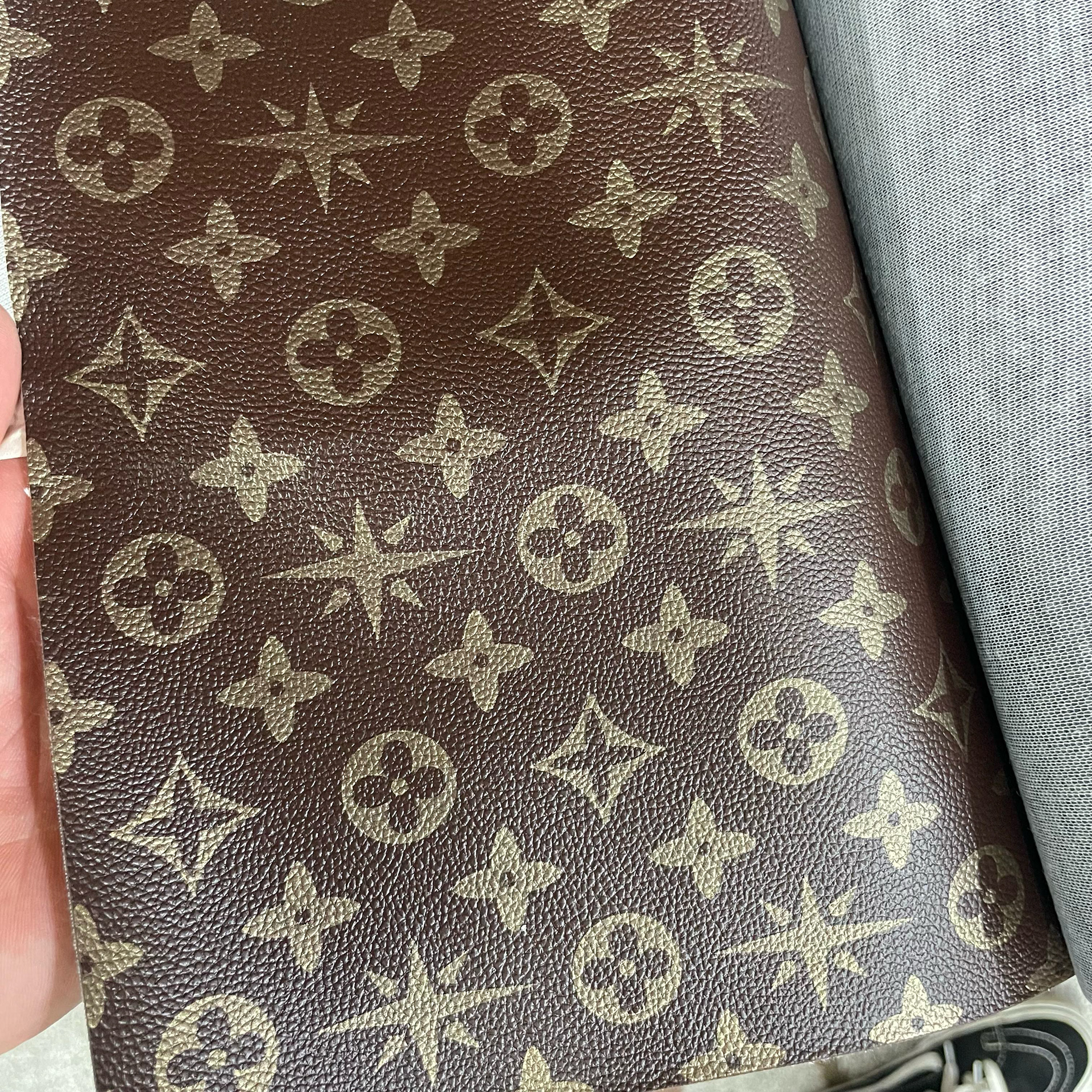 LV MARROM