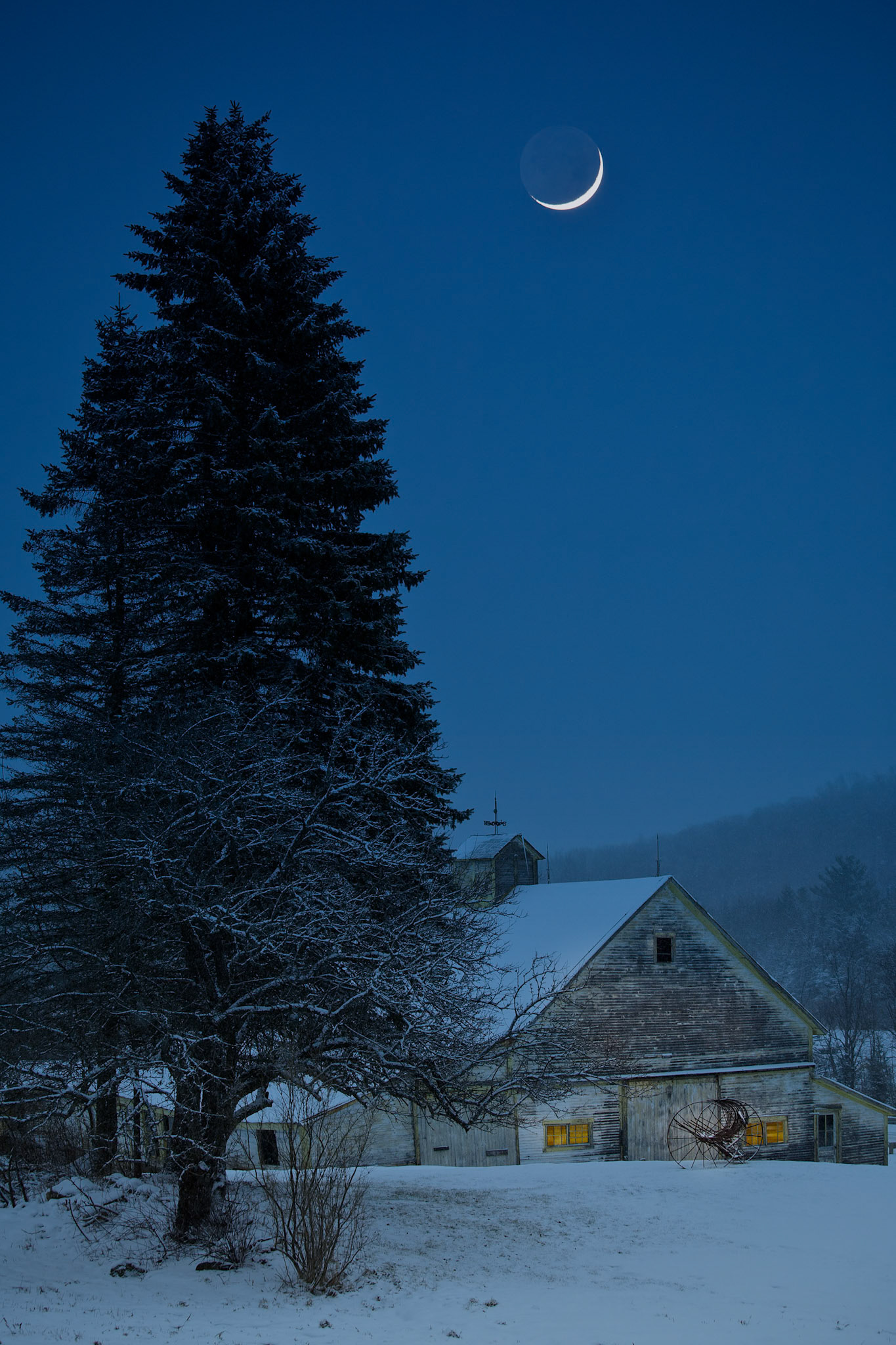 "Crescent Moon" --Mt.Holly