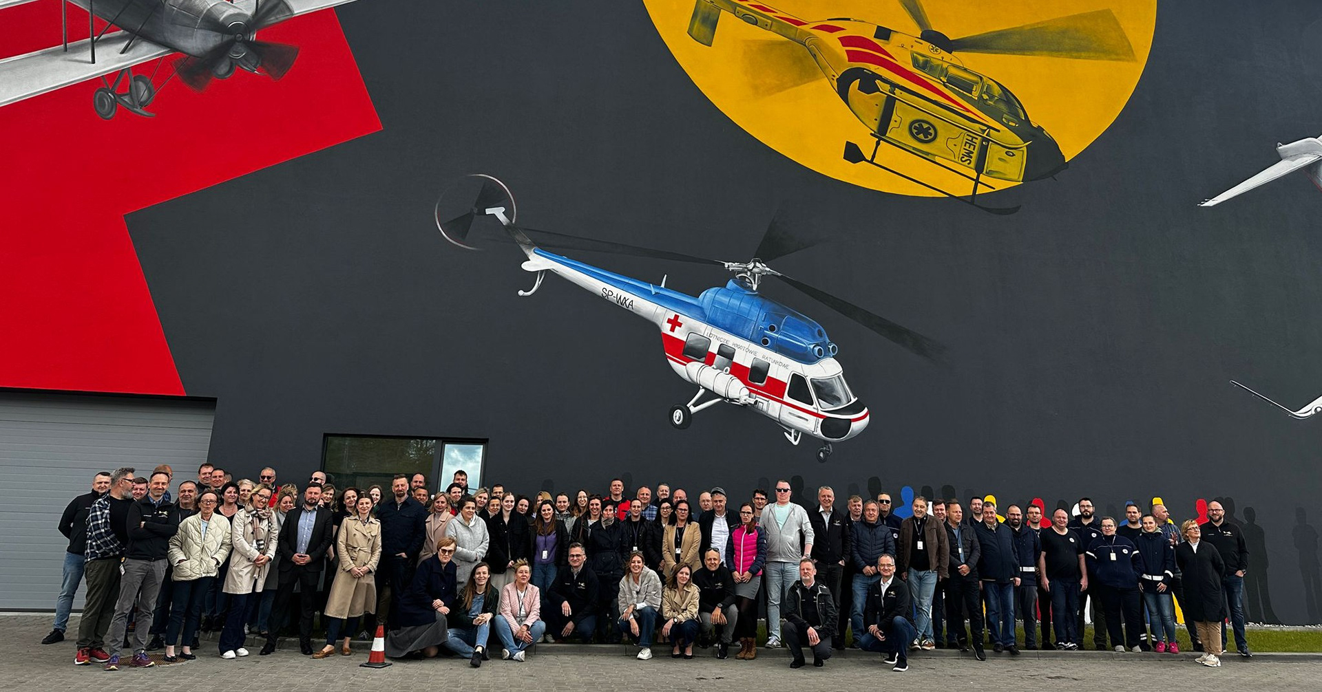 Mural upamiętniający 100-lecie lotnictwa sanitarnego w Polsce i 25-lecie LPR - V 2025