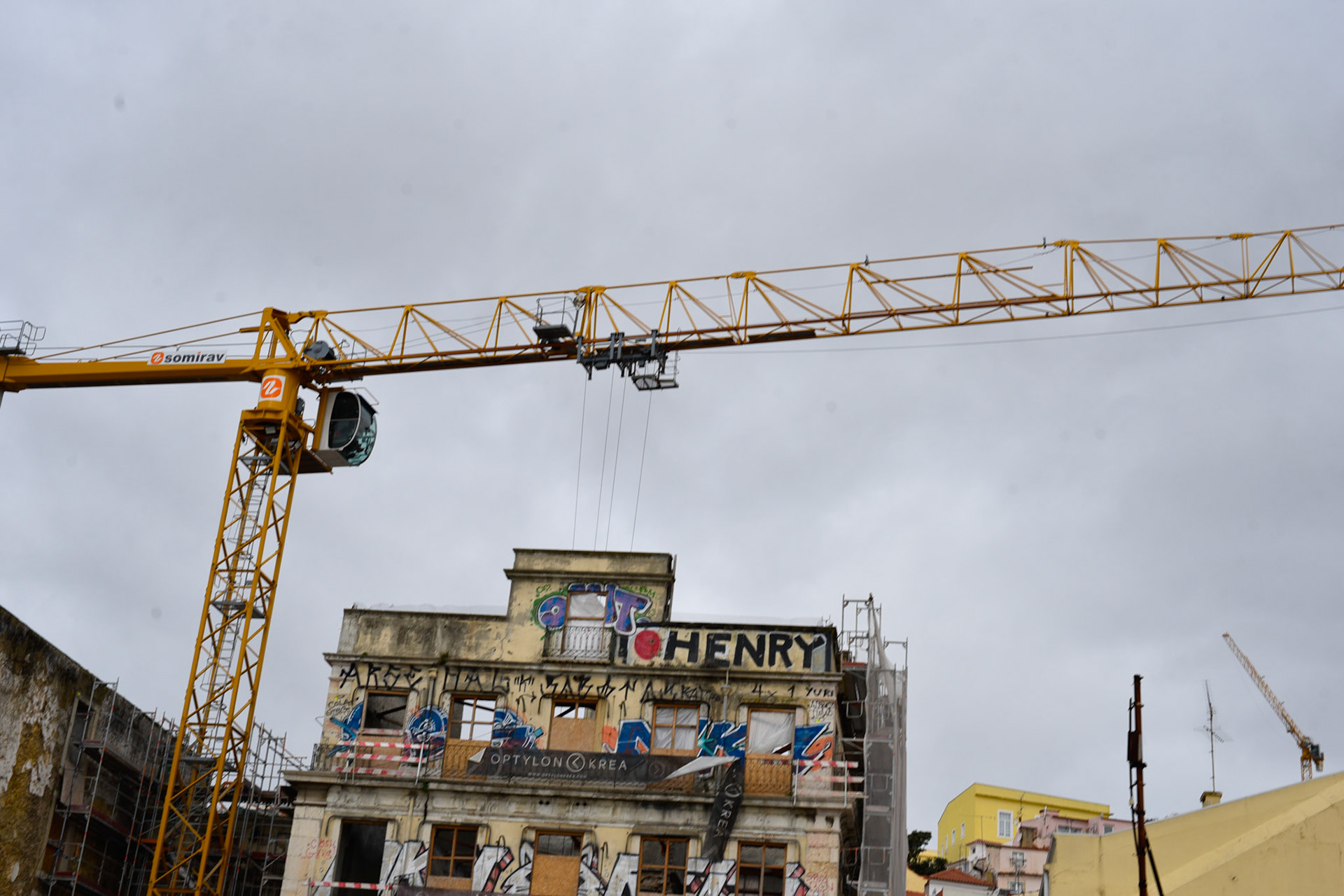 Grafitti and Crane