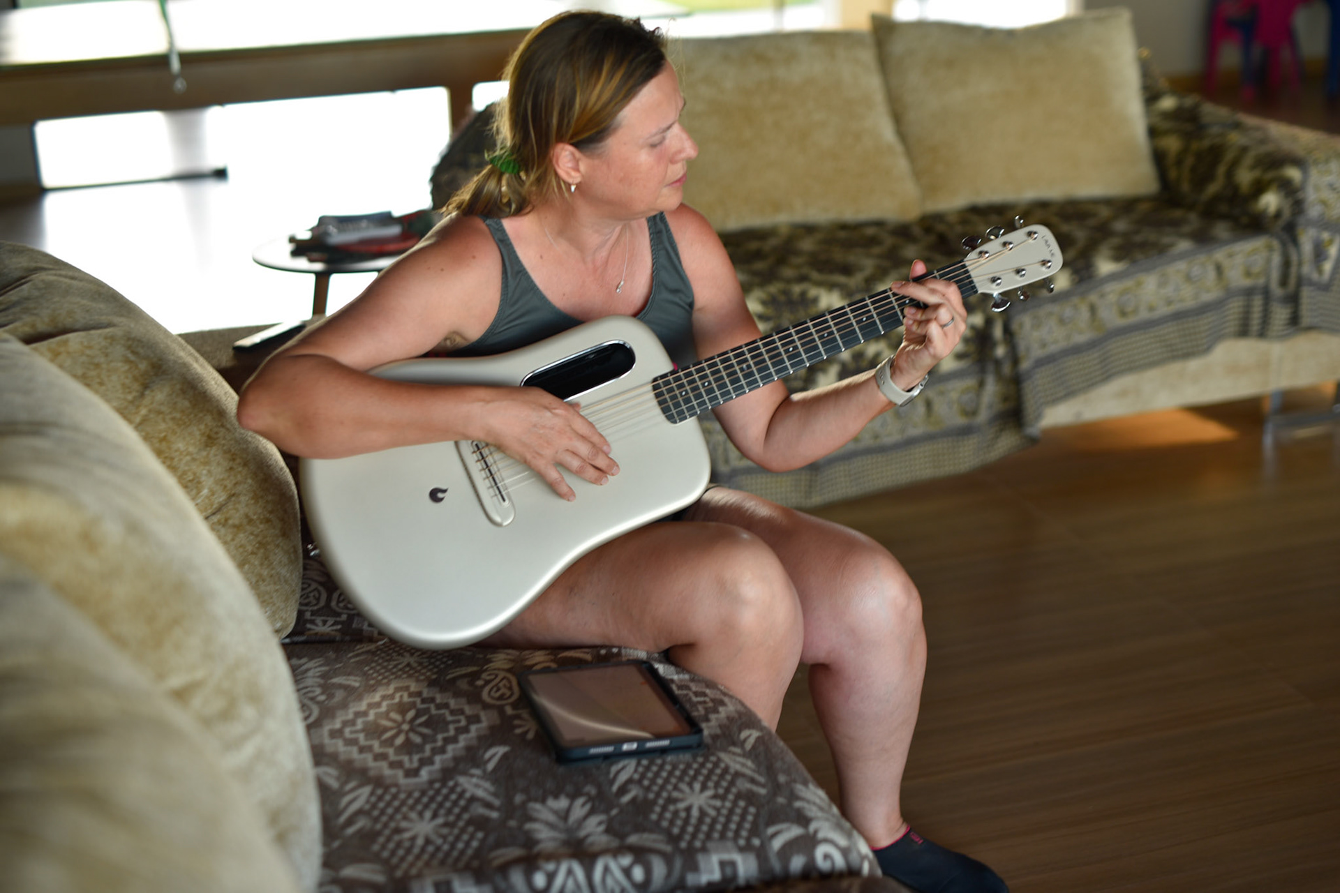 Andrea sings in english