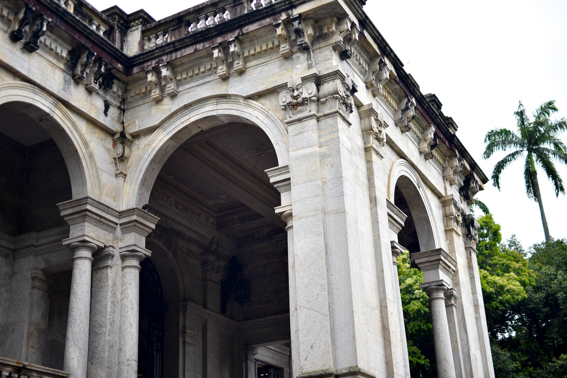 former home of italian opera singer Gabriella Besanzoni, home of an art school and a cafe