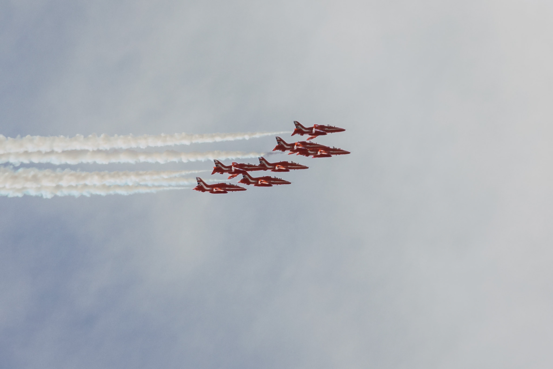 Precision in the clouds – the Red Arrows carving symmetry across the sky