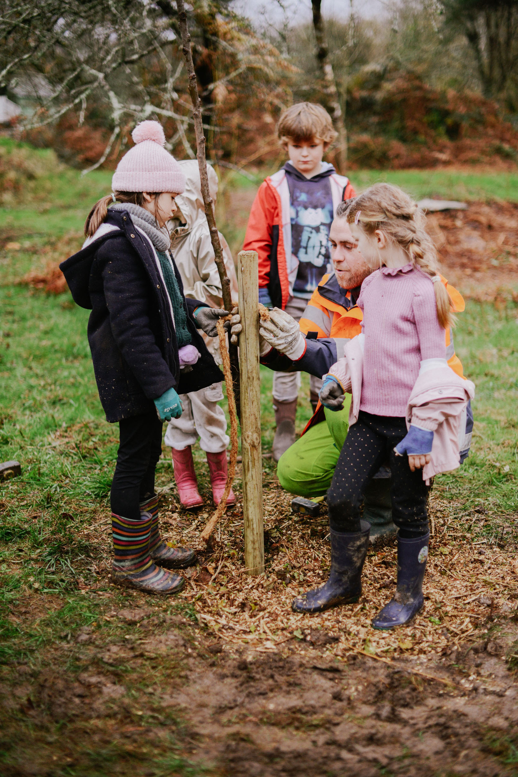 Plantation d'arbres centre de loisirs Saint-Niau