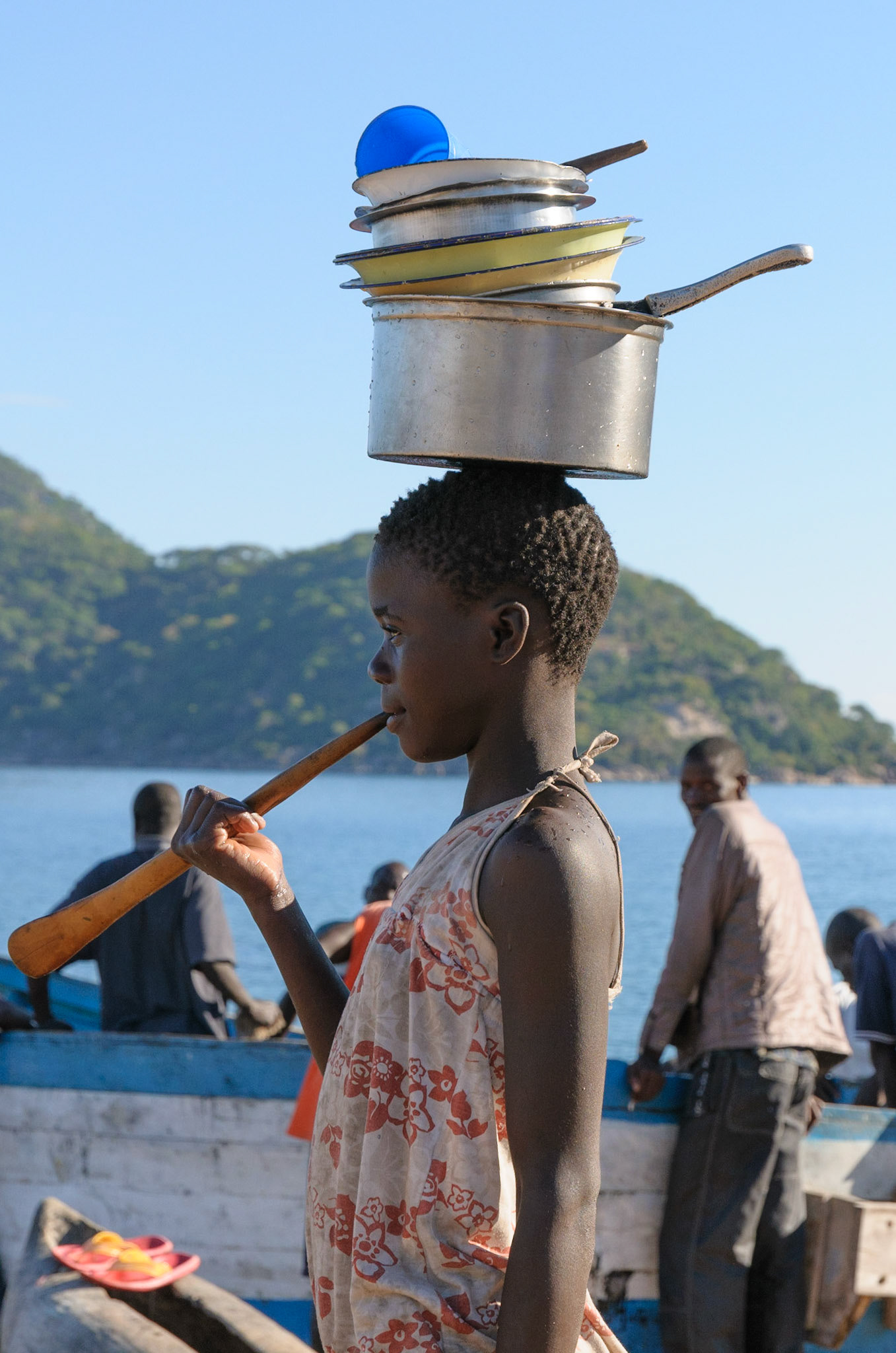 A convenient way to carry your dishes