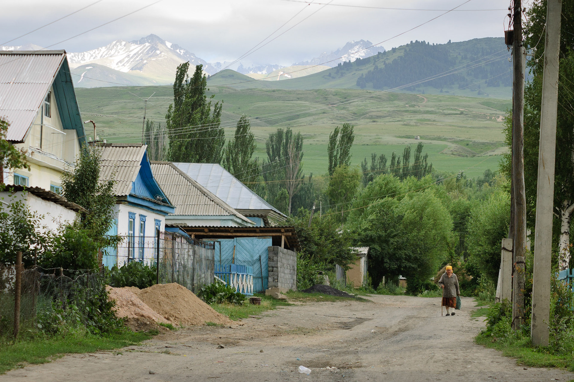 typical unpaved street, Karakol