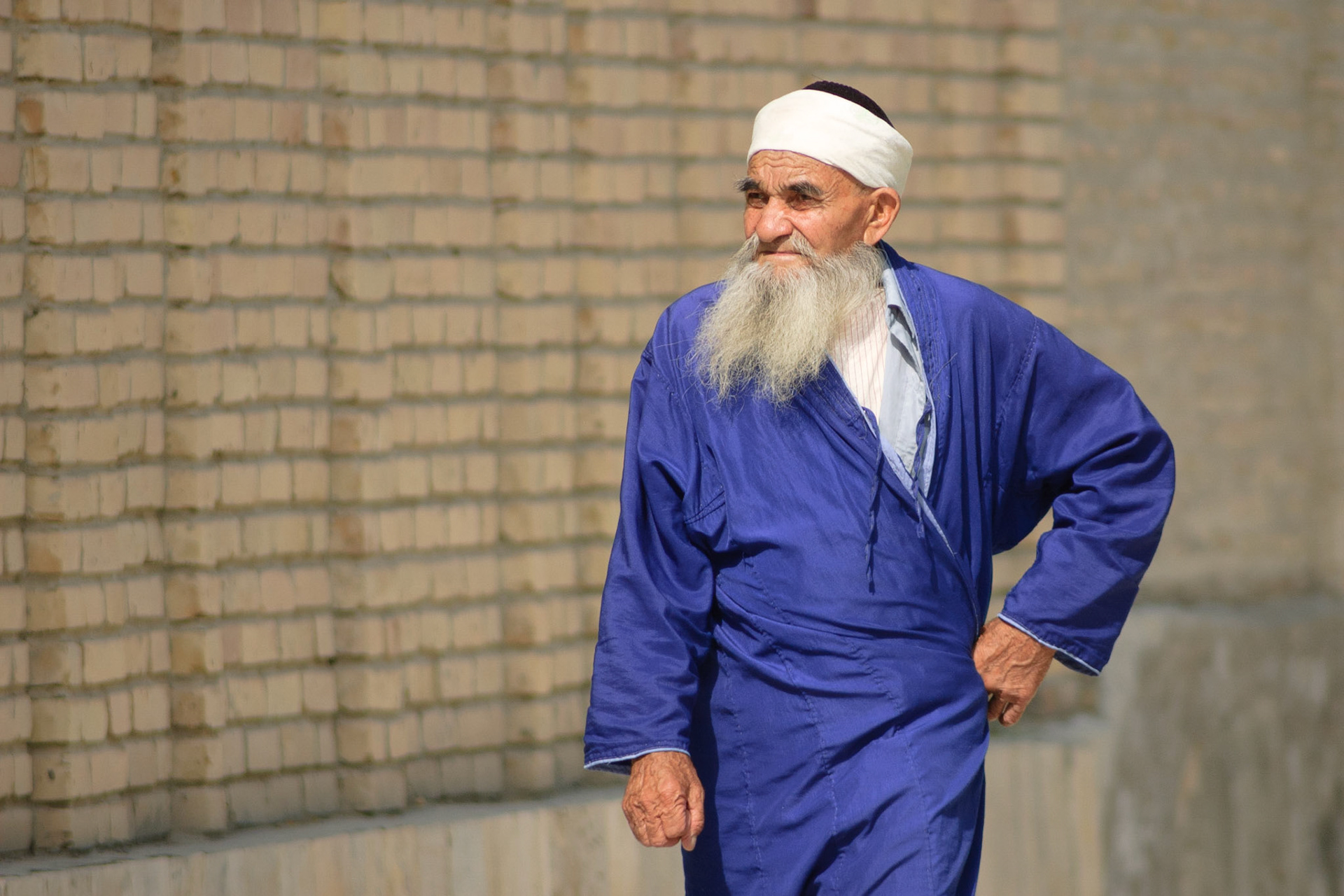Sufist moslim in Bakhautdin Naqshband Mausoleum, Bukhara