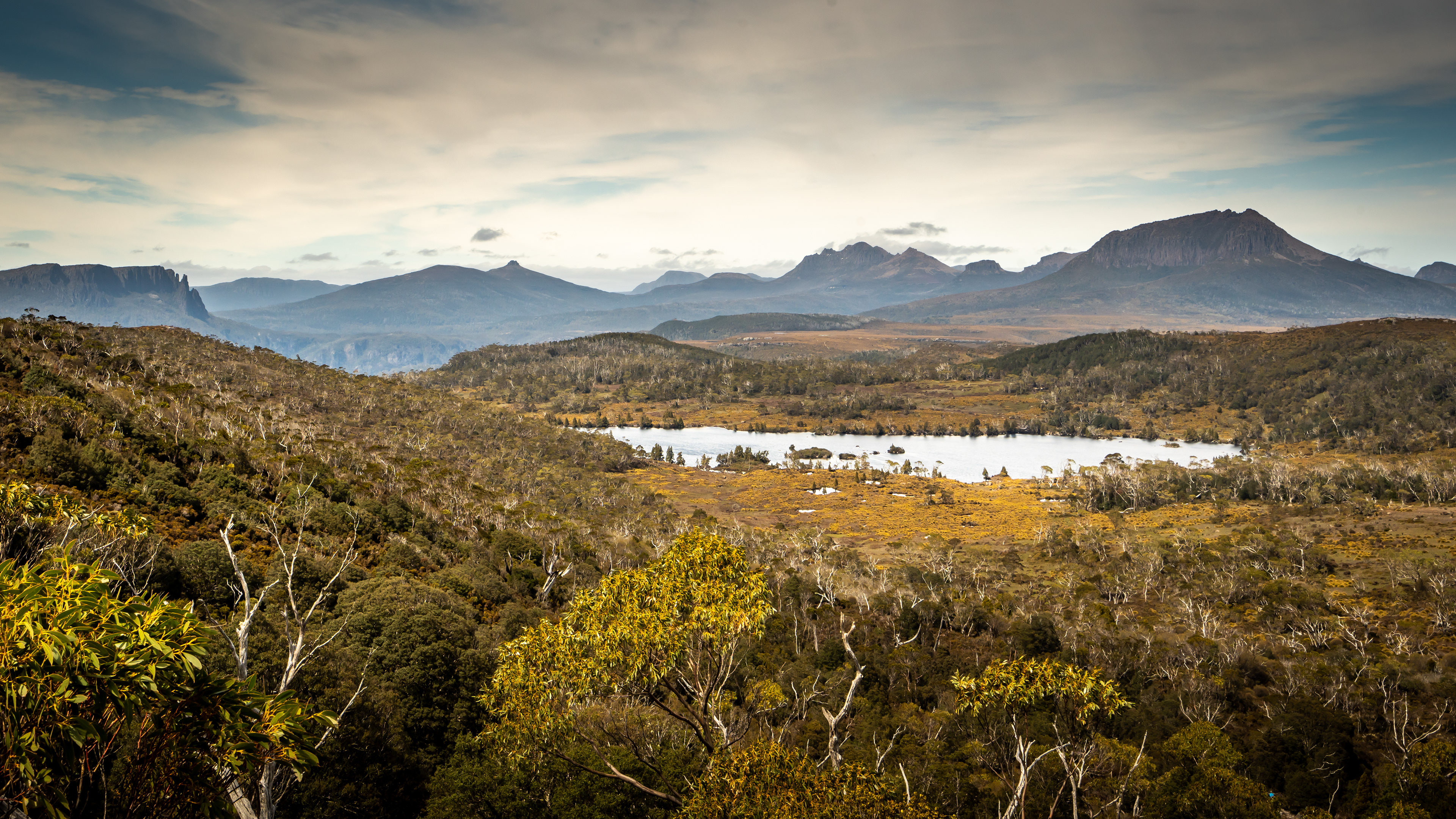 Looking forward to Mt Oakleigh, Peilion East (the nipple), Mt Ossa, Paddy's Nut and Pelion West