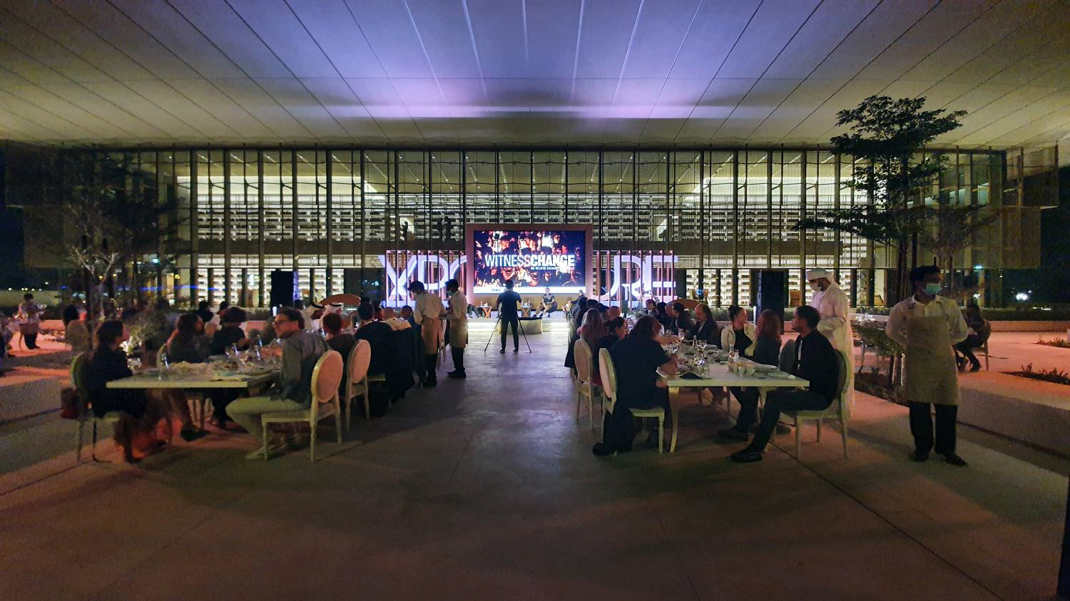 Diner and talk with all the photographers at The House of Wisdom (Library)