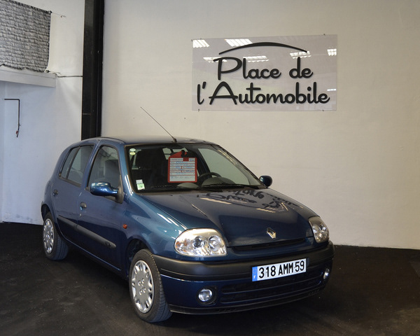 Place de l'Automobile, concessionnaire d'occasion, Courrières (62)