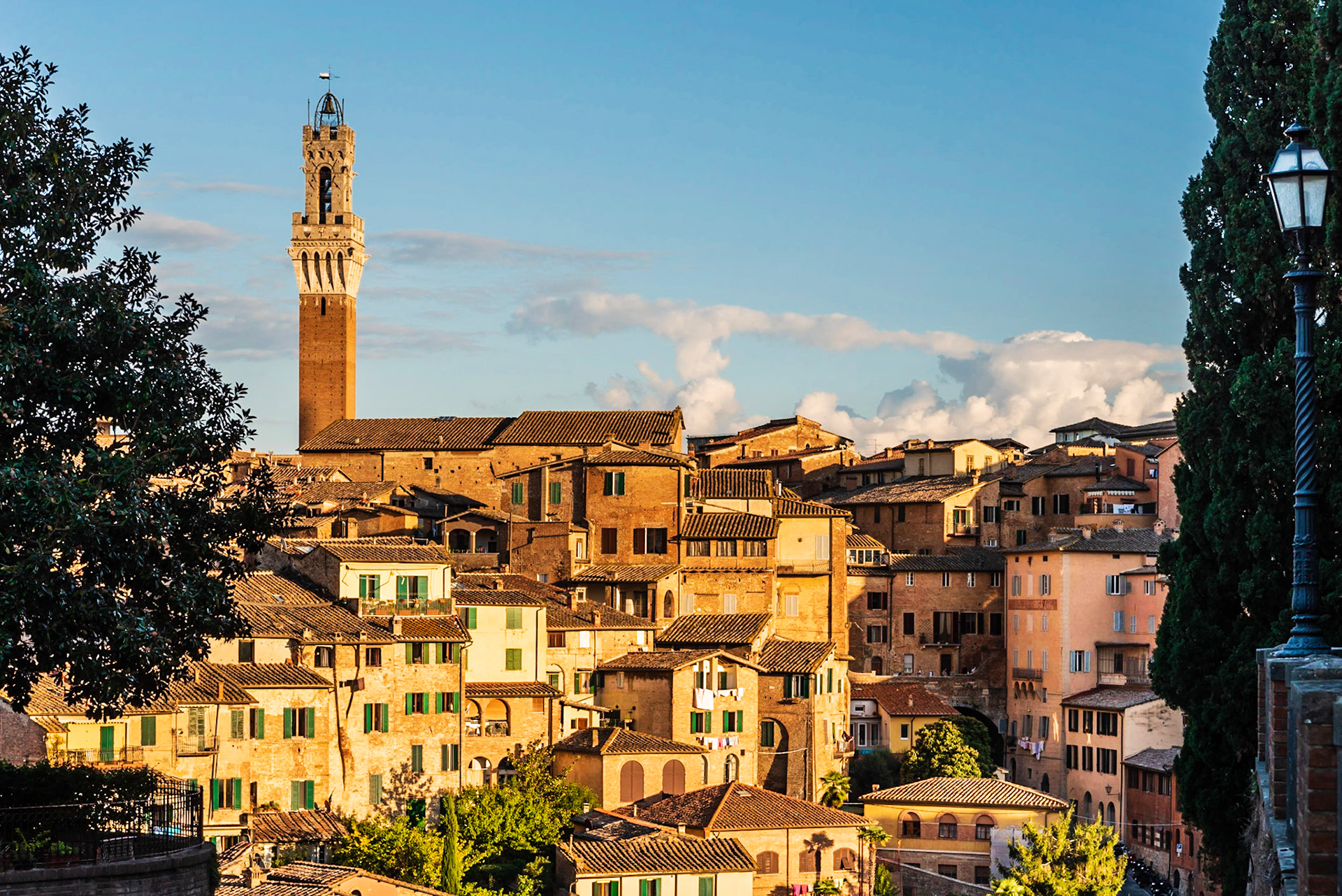 Translation means "Tower of the Eater" which refers to the nickname of the first bell-ringer of the tower's bells