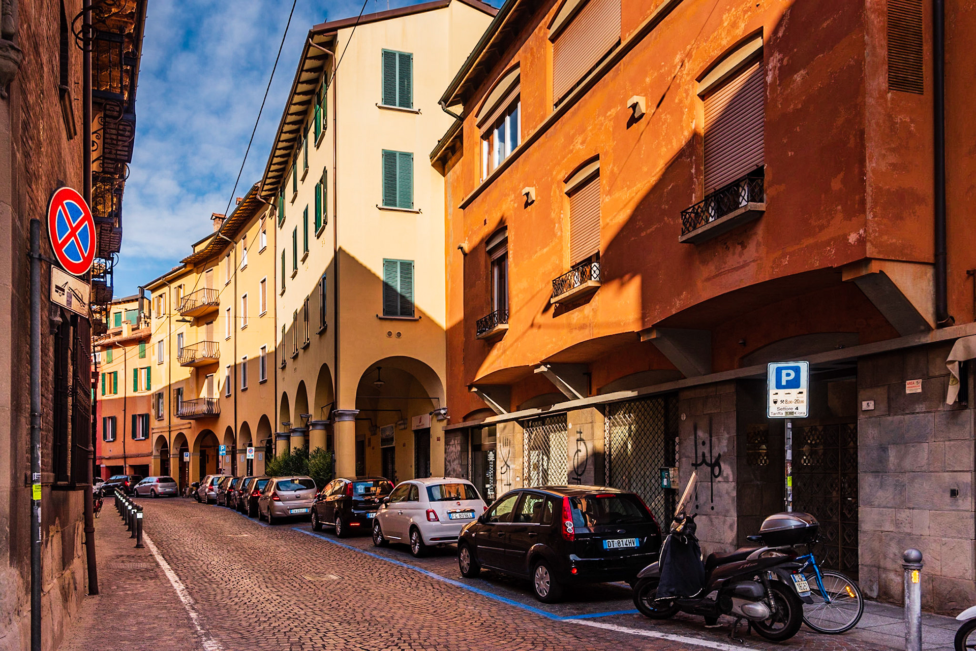 Quiet Sunday morning street scene