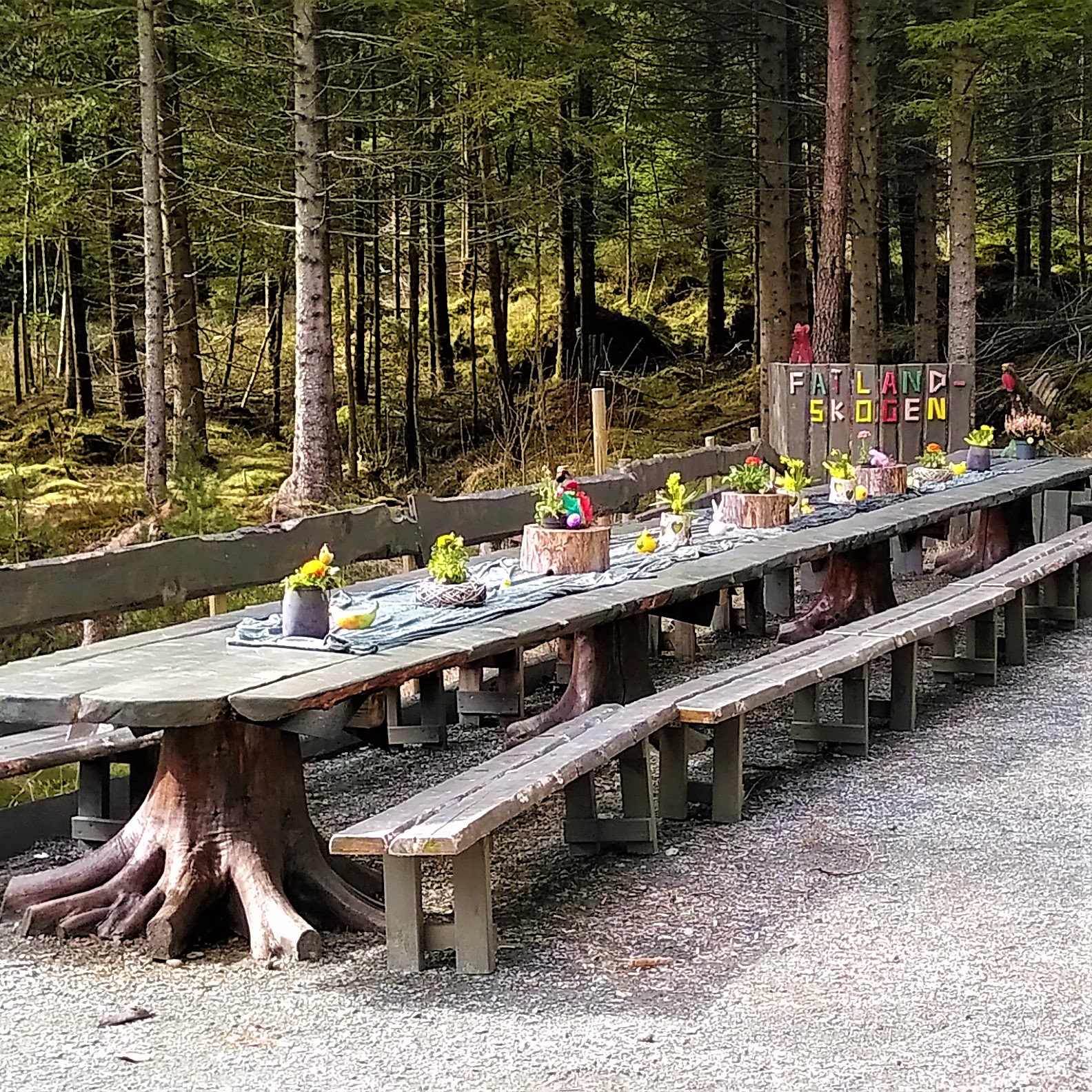DET LANGE BORDET er Norges lengste bord utan skøyt, heile 14 meter langt.