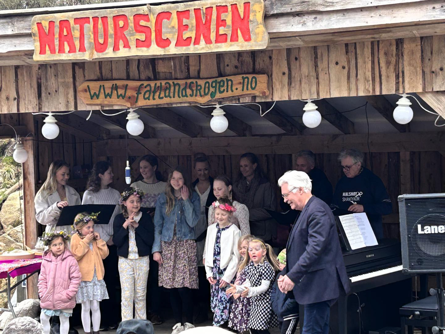 Huldrene saman med Kammerkoret