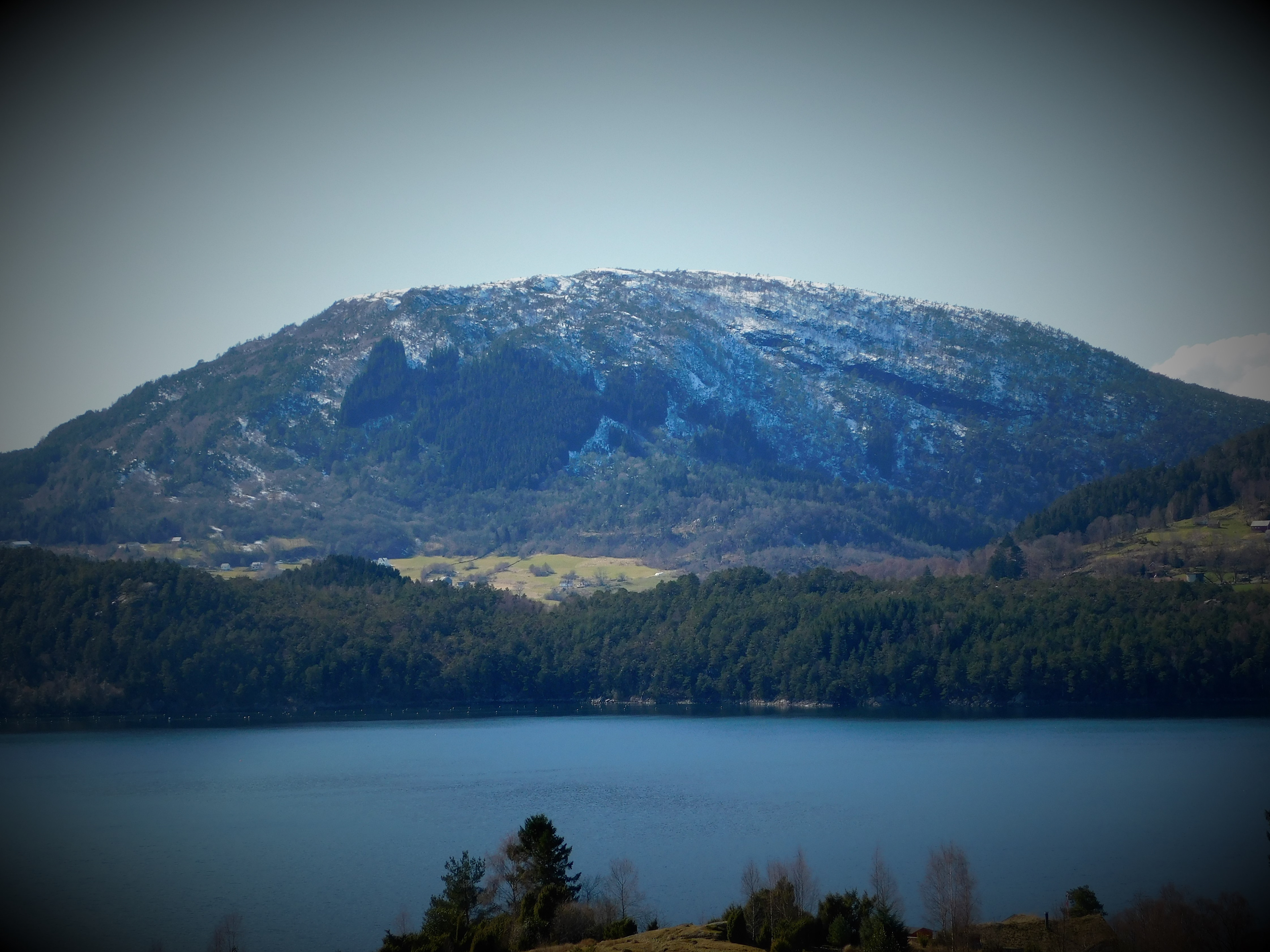 Borgundnuten på Borgundøy. April 2021.
