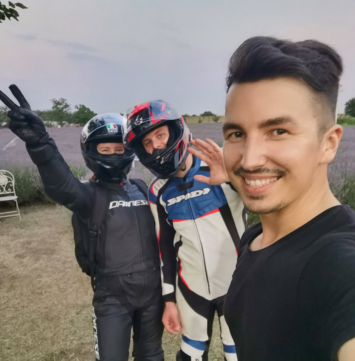 Poza din august 2023 de la sedinta foto cu Georgiana și Marian (ownerii The Fade Factory)