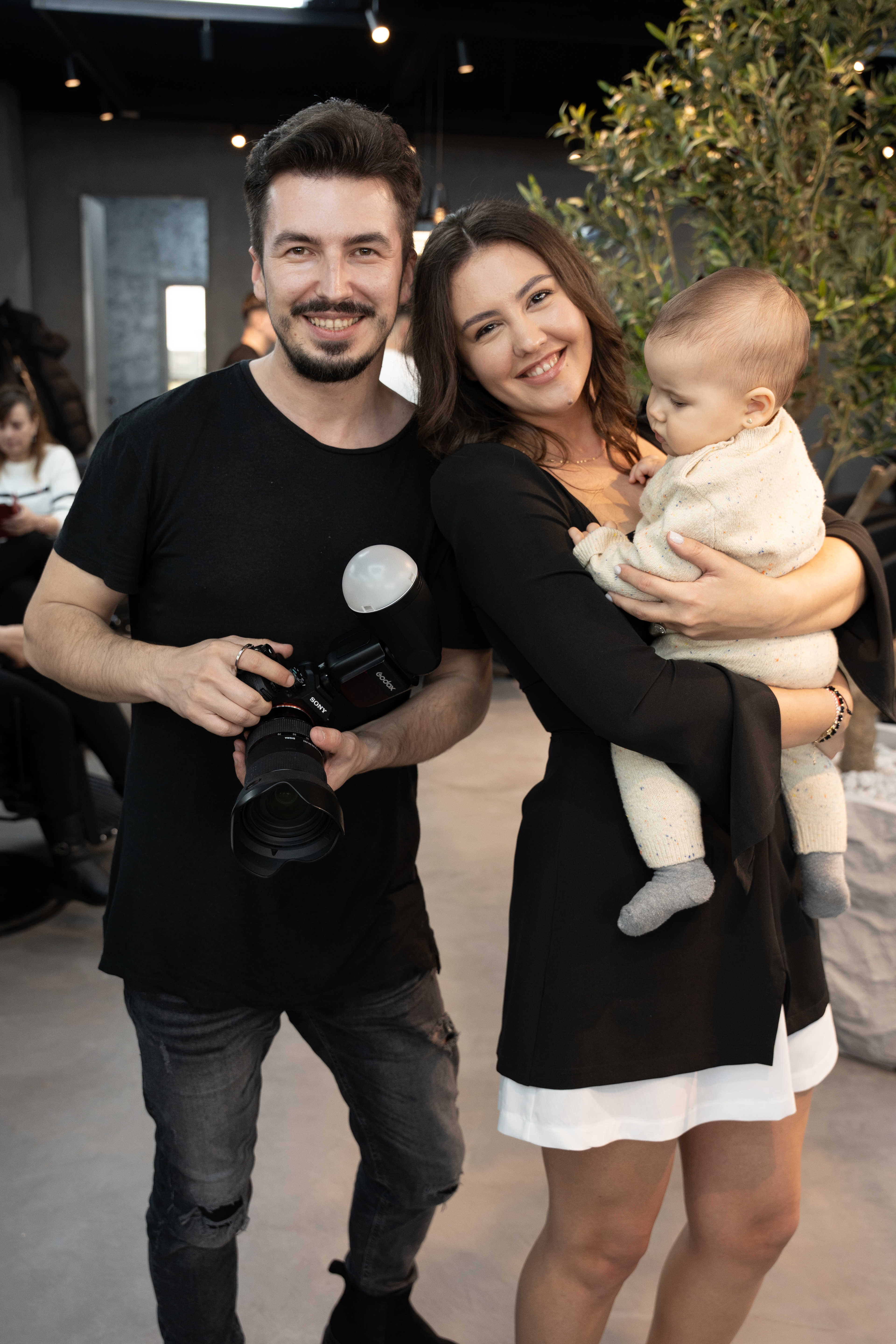 Poza de pe 2 martie de la deschderea noii locatii de la The Fade Factory, alături de Georgiana (owner)