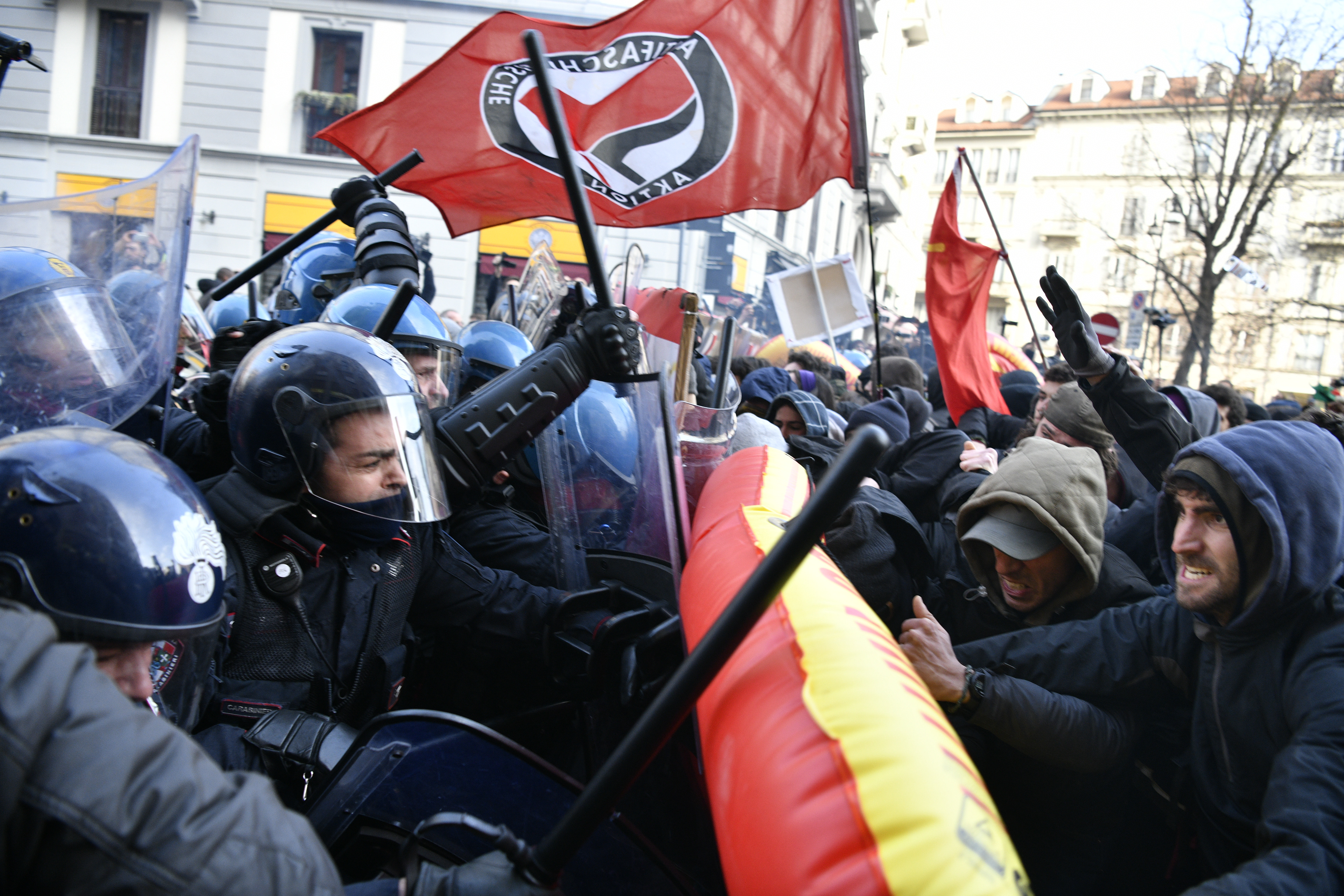 Police clash with demonstrators during an anti-fascist and anti-racist march to protest against a Lega Nord far right party general election campaign rally on Piazza Duomo in Milan on February 24, 2018 a week ahead of the Italy's general election. Italy stepped up security for mass demonstrations by far-right and anti-fascist groups across the country on February 24, 2018 as tensions rise ahead of next week's general election. Matteo Salvini, the head of The League, will attend a demonstration in Milan. The far-right group formerly known as the Northern League is part of former prime minister Silvio Berlusconi's right-wing coalition, along with Brothers of Italy. Piero CRUCIATTI / AFP