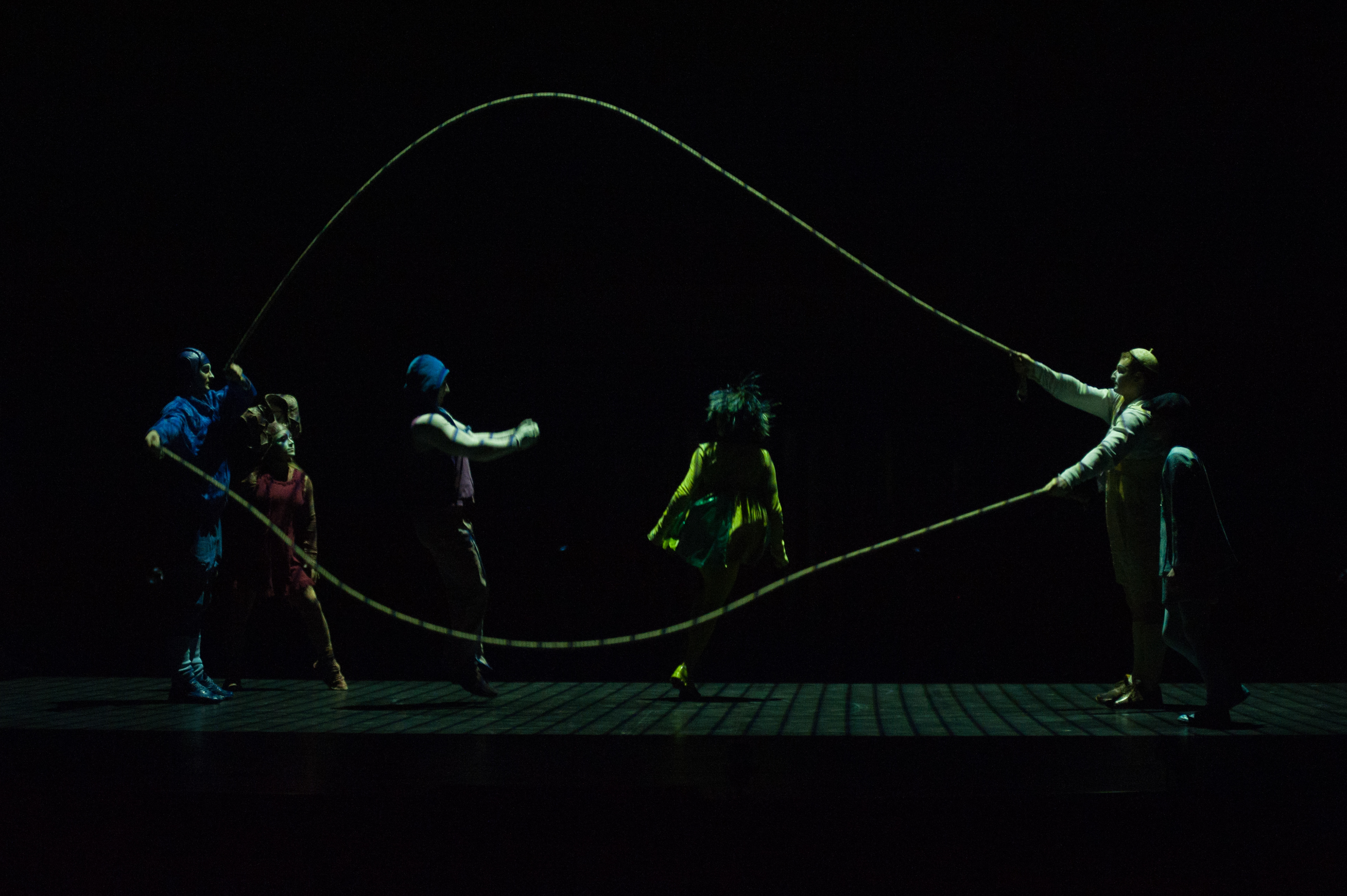 London, UK - 4 Janaury 2014: Notihisa Taguchi, Kata Banhegyi and House Troupe perform during the Skipping Ropes act during the dress rehearsal of Quidam at the Royal Albert Hall. (available only for editorial coverage of the Production)  Fotografo a Milano - Photographer Milan