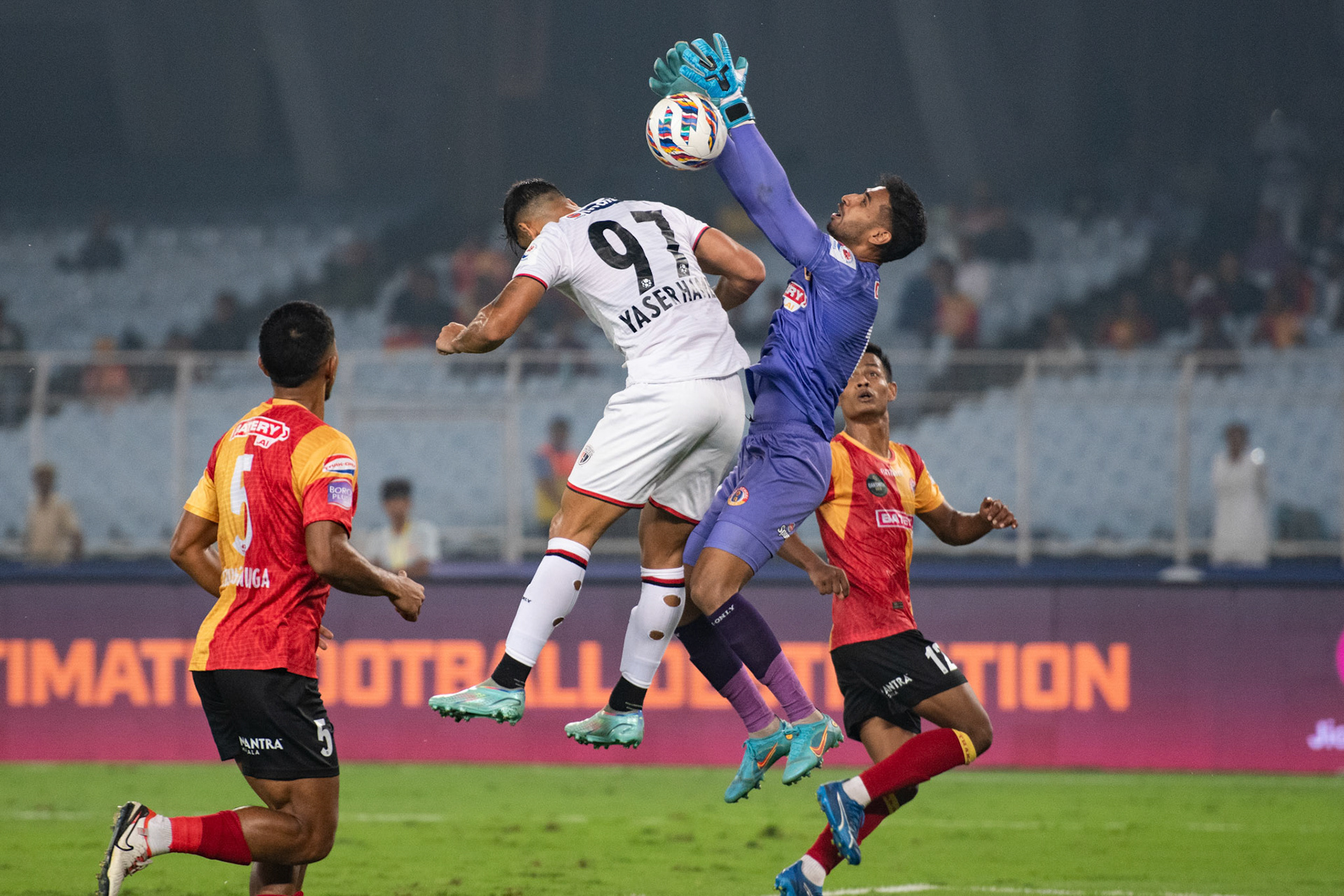 Prabhsukhan Singh Gill of East Bengal FC and Yaser M.A Hamed of NorthEast United FC during Match 46 of the Indian Super League (ISL) 2023-24 season, played between East Bengal FC and North East United FCheld at Vivekananda Yuba Bharati Krirangan, Kolkata on December 04, 2023. Dipayan Bose/Focus Sports/ISL