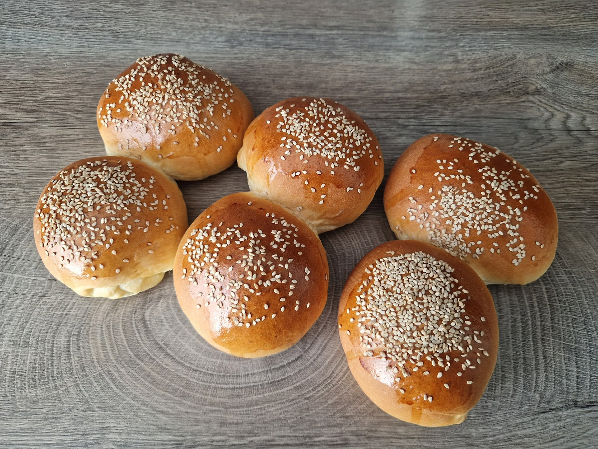 Wittebolletjes met sesamzaadjes