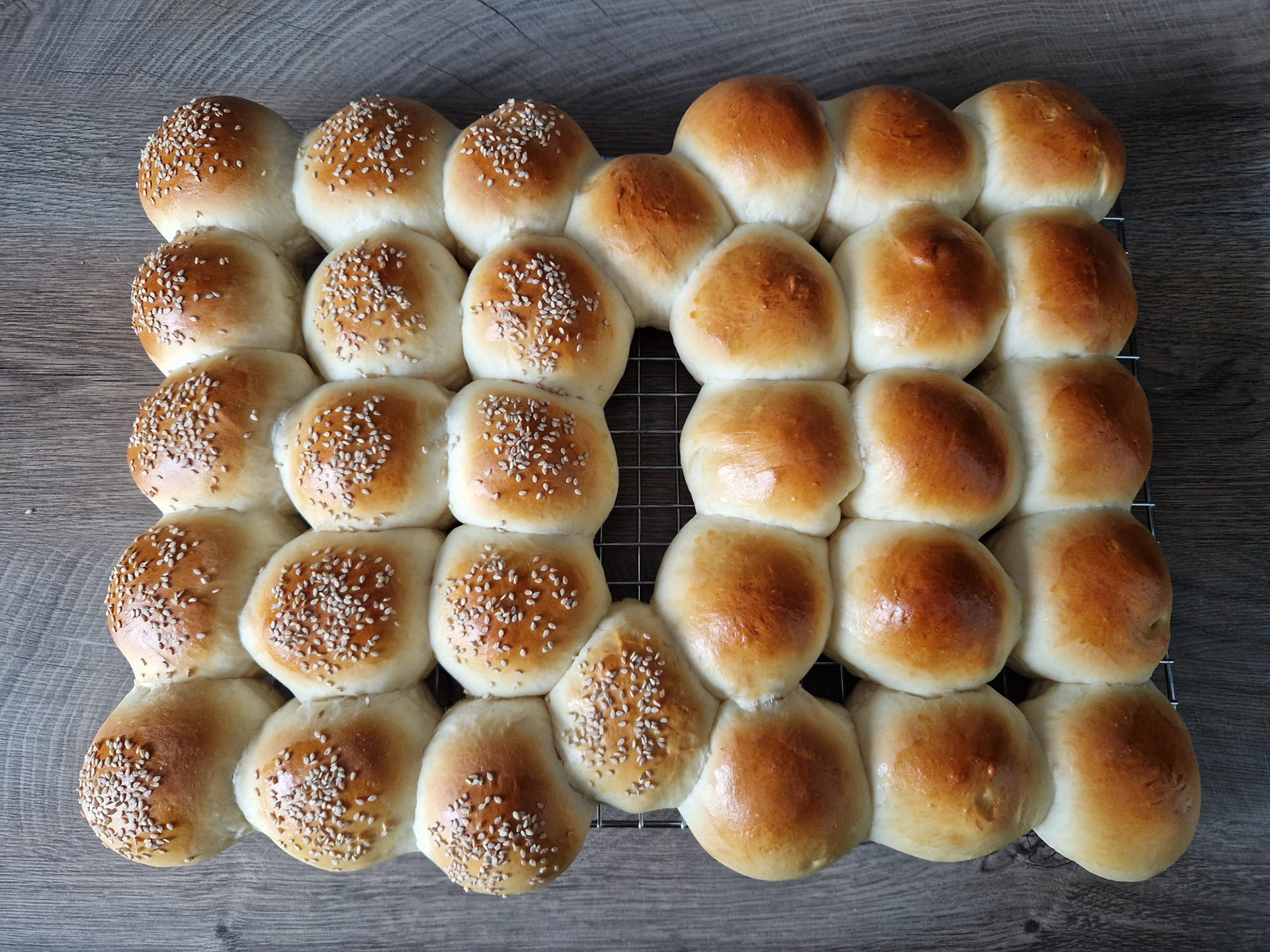 Mini wittebolletjes met en zonder sesamzaadjes