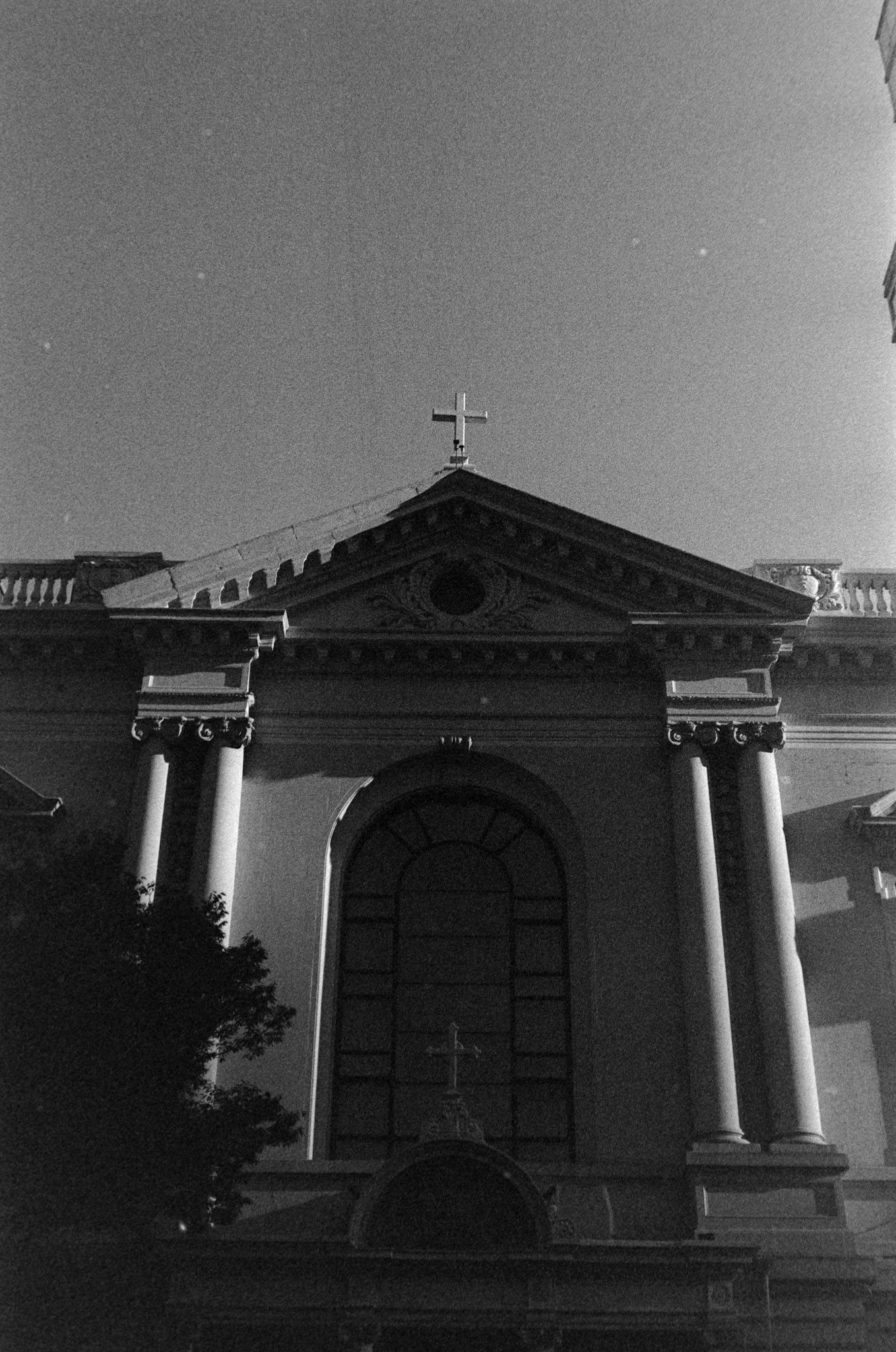 Negative Lab Pro v3.0.2 | Color Model: B+W | Pre-Sat: 4 | Tone Profile: Linear + Gamma | WB: None | LUT: Frontier