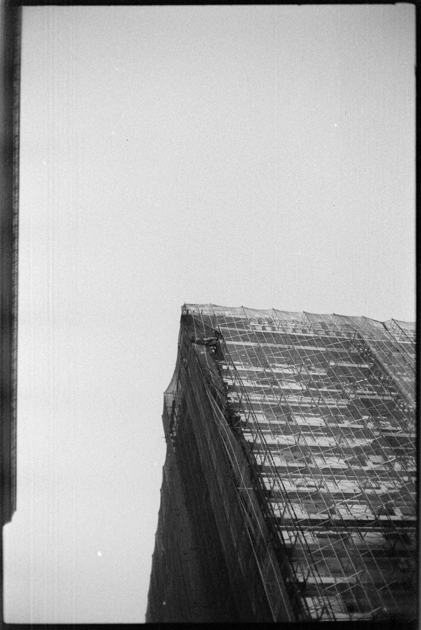 Negative Lab Pro v3.0.2 | Color Model: B+W | Pre-Sat: 4 | Tone Profile: Linear + Gamma | WB: None | LUT: Frontier