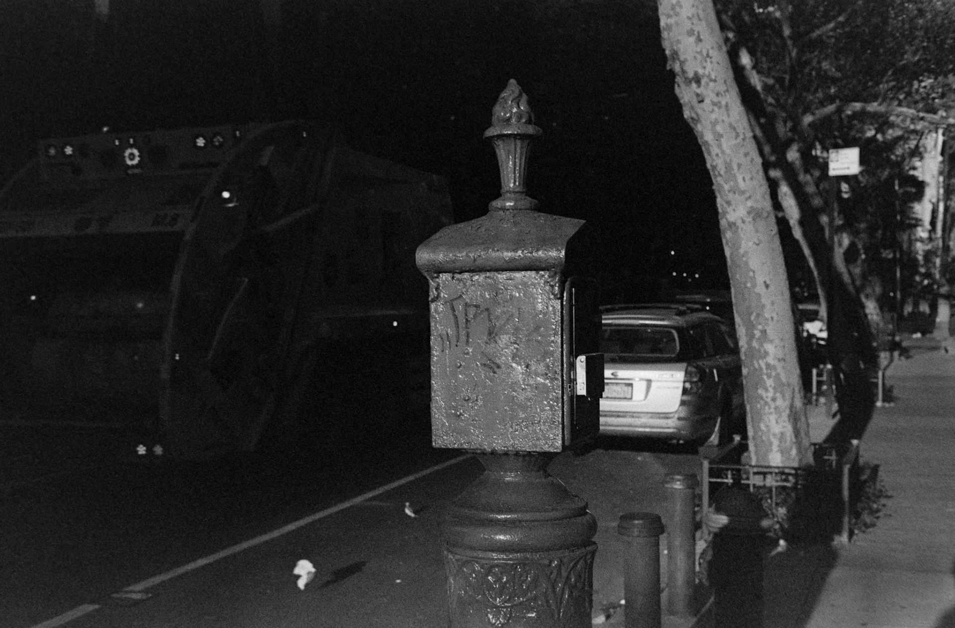 Negative Lab Pro v3.0.2 | Color Model: B+W | Pre-Sat: 4 | Tone Profile: Linear + Gamma | WB: None | LUT: Frontier