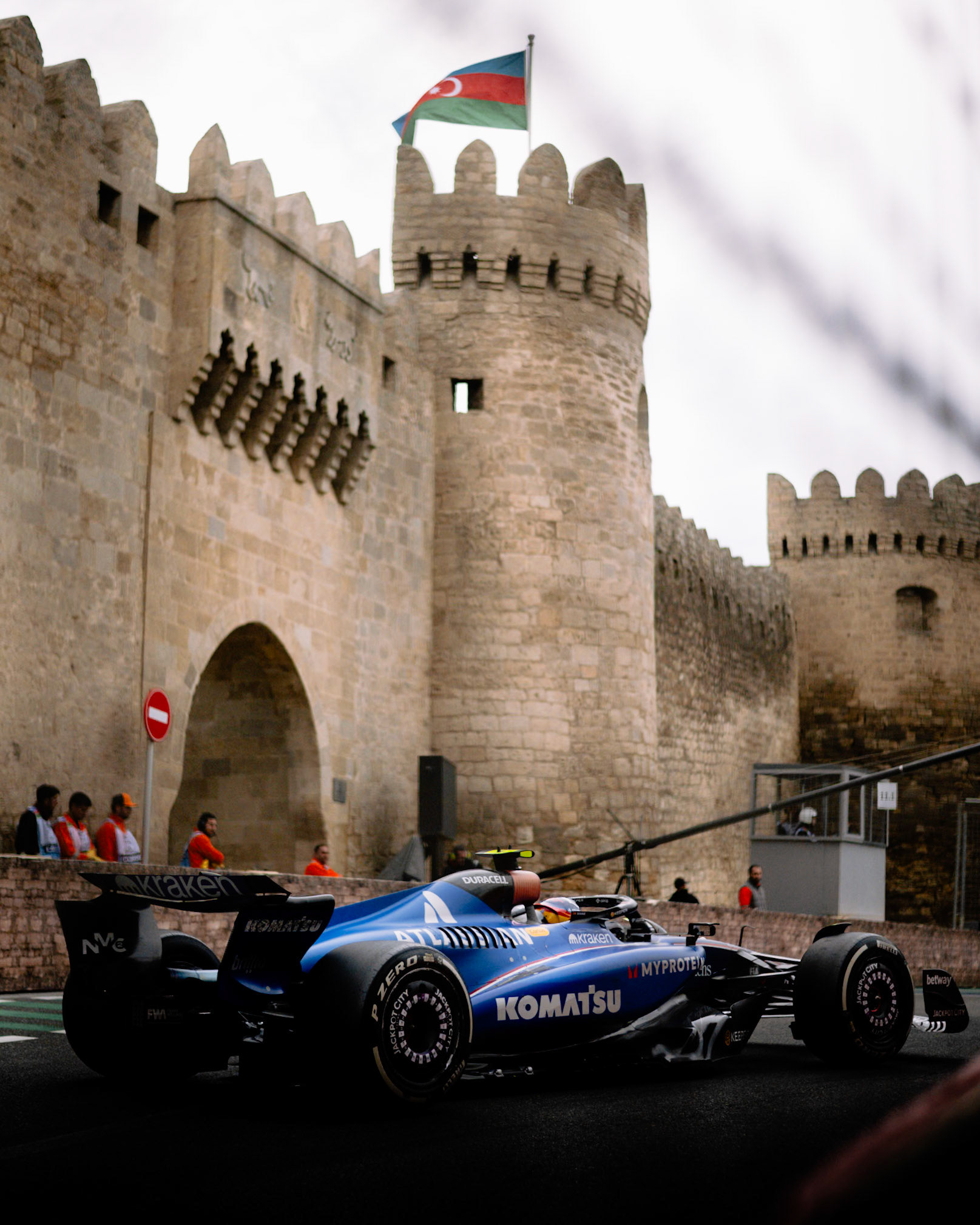 55 SAINZ Carlos (spa), Williams Racing FW47, action during the 2025 Formula 1 Qatar Airways Azerbaijan Grand Prix, 17th round of the 2025 FIA Formula One World Championship from September 19 to 21, 2025 on the Baku City Circuit, in Baku, Azerbaijan - Photo Alberto Vimercati / DPPI