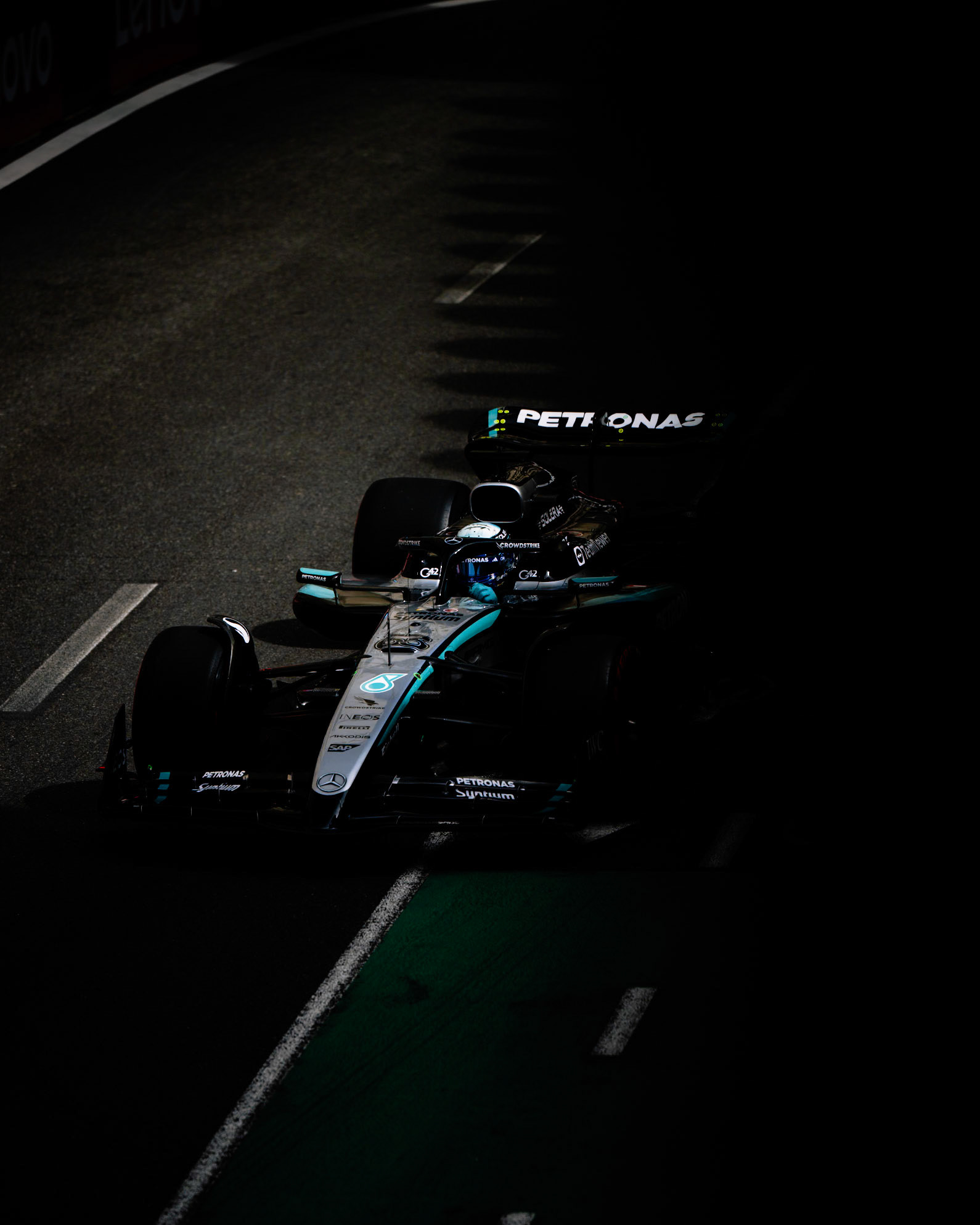 63 RUSSELL George (gbr), Mercedes AMG F1 Team W16, action during the 2025 Formula 1 Qatar Airways Azerbaijan Grand Prix, 17th round of the 2025 FIA Formula One World Championship from September 19 to 21, 2025 on the Baku City Circuit, in Baku, Azerbaijan - Photo Alberto Vimercati / DPPI