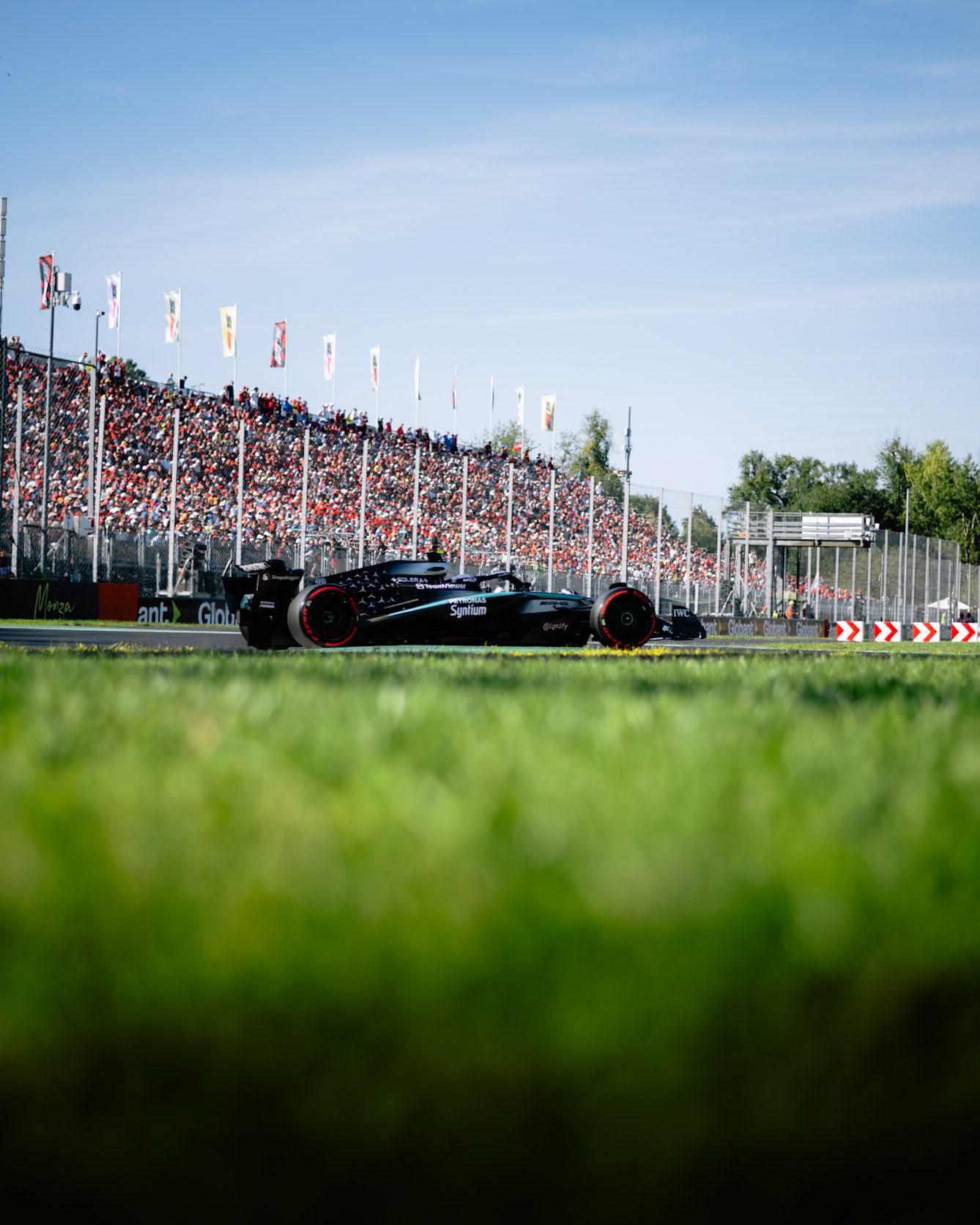 63 RUSSELL George (gbr), Mercedes AMG F1 Team W16, action during the 2025 Formula 1 Pirelli Grand Premio d’Italia, 2025 Italian Grand Prix, 16th round of the 2025 FIA Formula One World Championship from September 5 to 7, 2025 on the Autodromo Nazionale Monza, in Monza, Italy - Photo ALBERTO VIMERCATI DPPI / DPPI