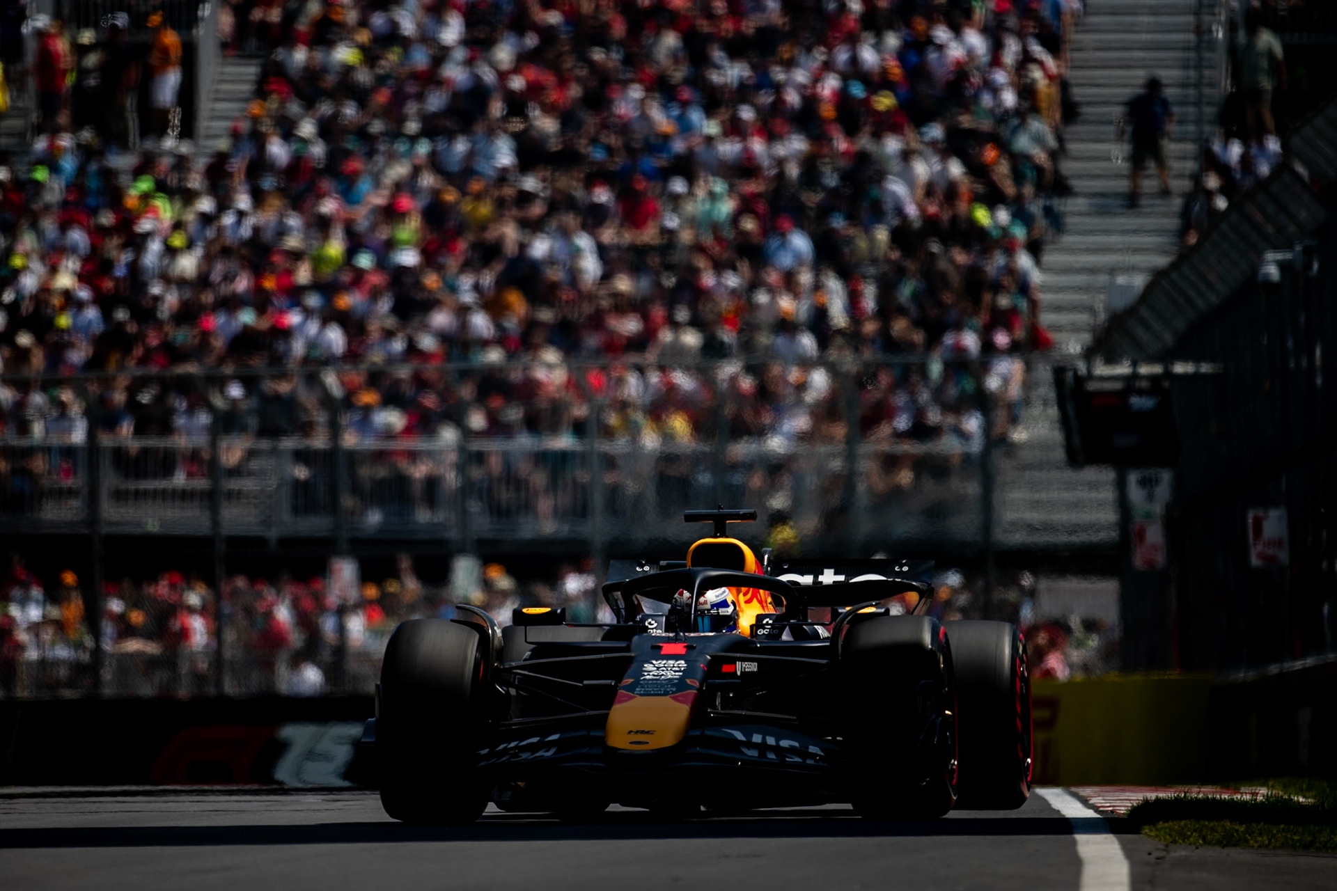 01 VERSTAPPEN Max (nld), Red Bull Racing RB21, action during the Formula 1 Pirelli Grand Prix du Canada 2025, 10th round of the 2025 FIA Formula One World Championship from June 14 to 16, 2025 on the Circuit Gilles Villeneuve, in Montréal, Canada - Photo Alberto Vimercati DPPI