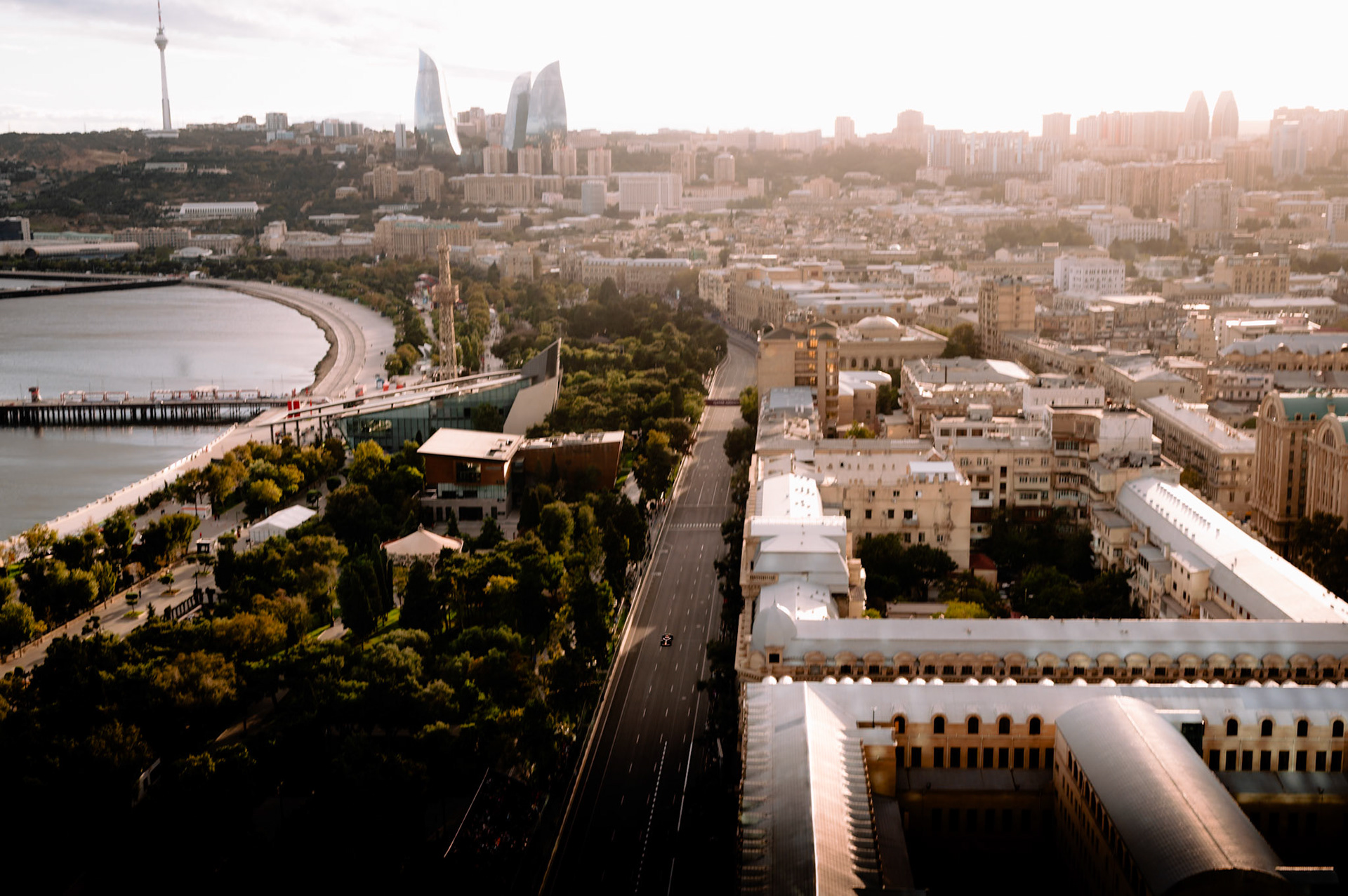 22 TSUNODA Yuki (jap), Red Bull Racing RB21, action during the 2025 Formula 1 Qatar Airways Azerbaijan Grand Prix, 17th round of the 2025 FIA Formula One World Championship from September 19 to 21, 2025 on the Baku City Circuit, in Baku, Azerbaijan - Photo Alberto Vimercati / DPPI