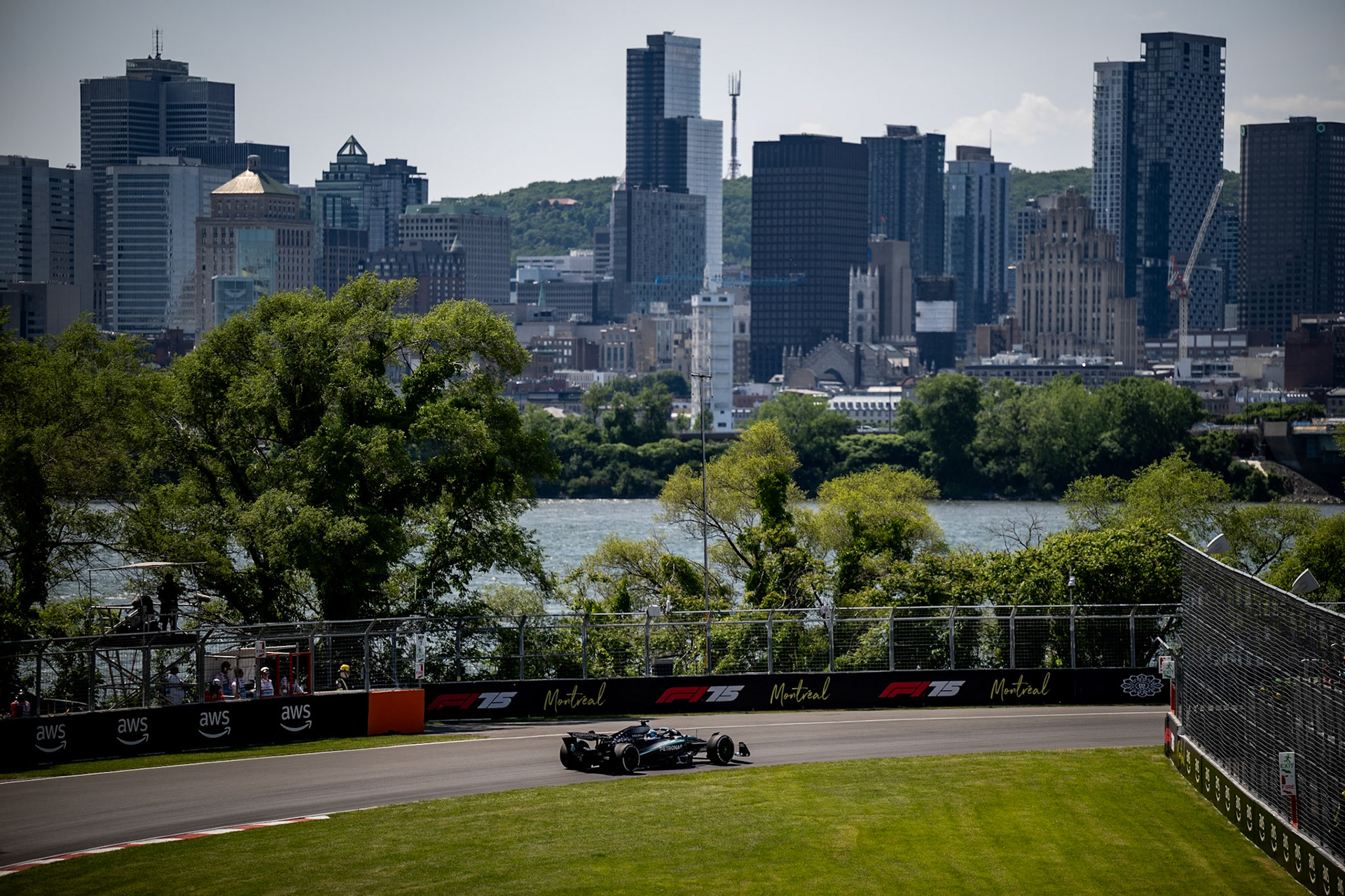 63 RUSSELL George (gbr), Mercedes AMG F1 Team W16, action during the Formula 1 Pirelli Grand Prix du Canada 2025, 10th round of the 2025 FIA Formula One World Championship from June 14 to 16, 2025 on the Circuit Gilles Villeneuve, in Montréal, Canada - Photo Alberto Vimercati DPPI
