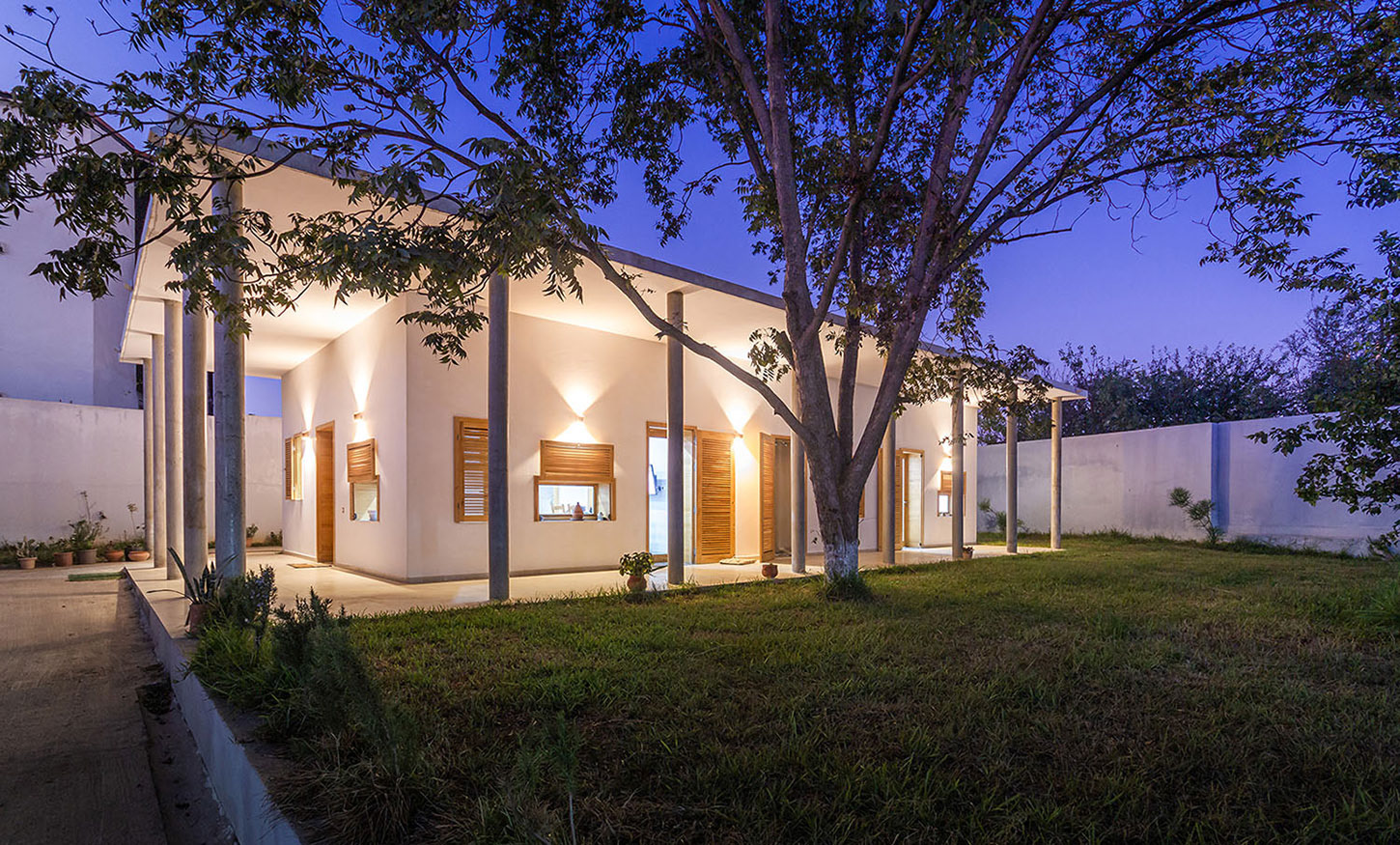 THE COLONNADE HOUSE BY NIGHT
