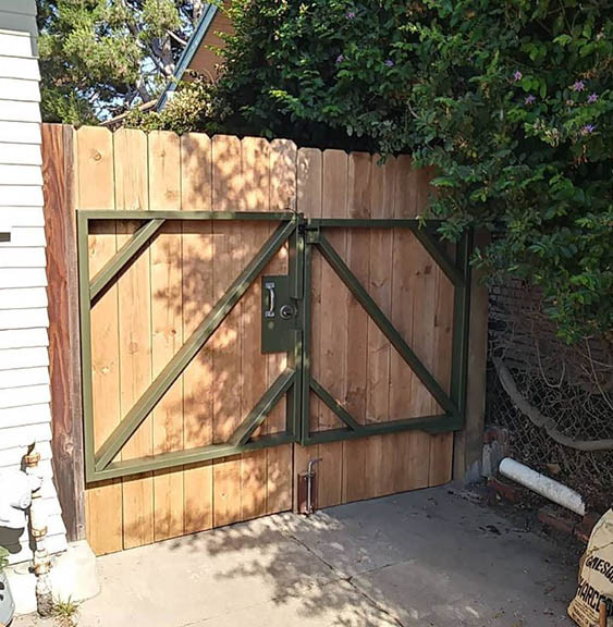 Reconstructed gate.
