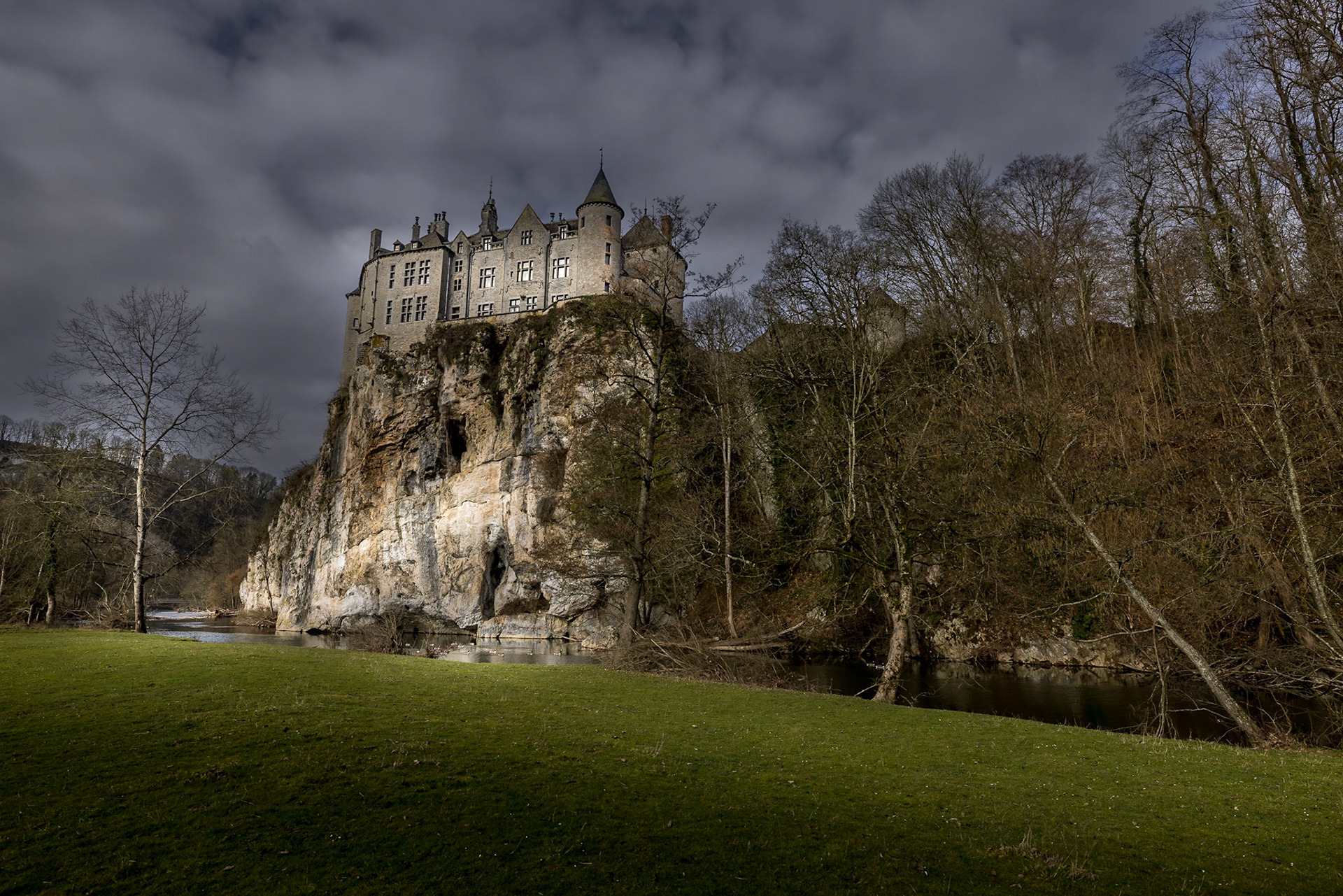 Château de Walzin with ducks