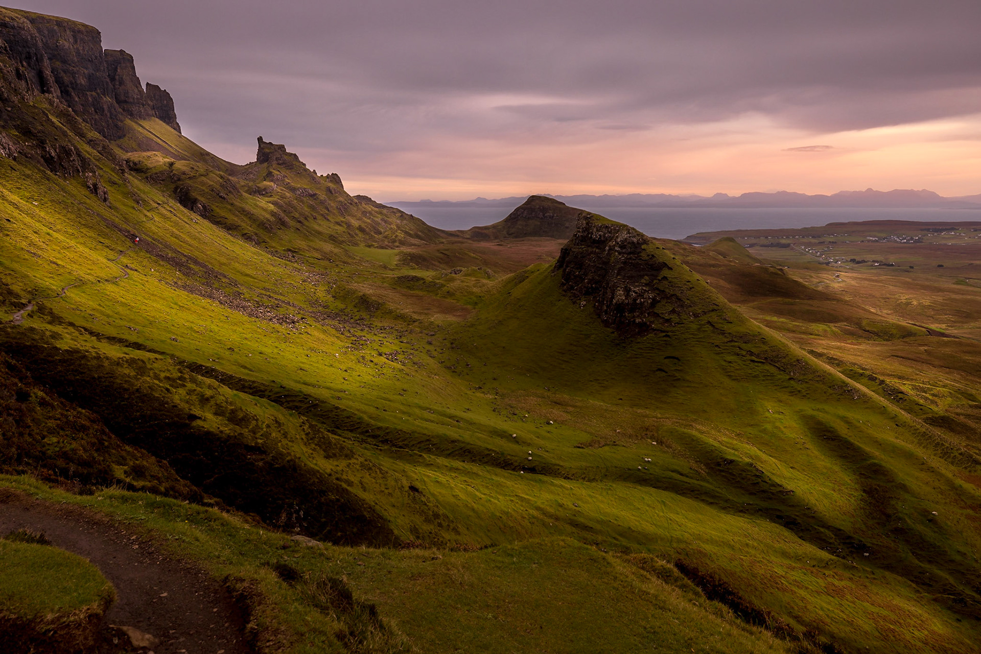 Sunrise at The cheese in The Quiraing