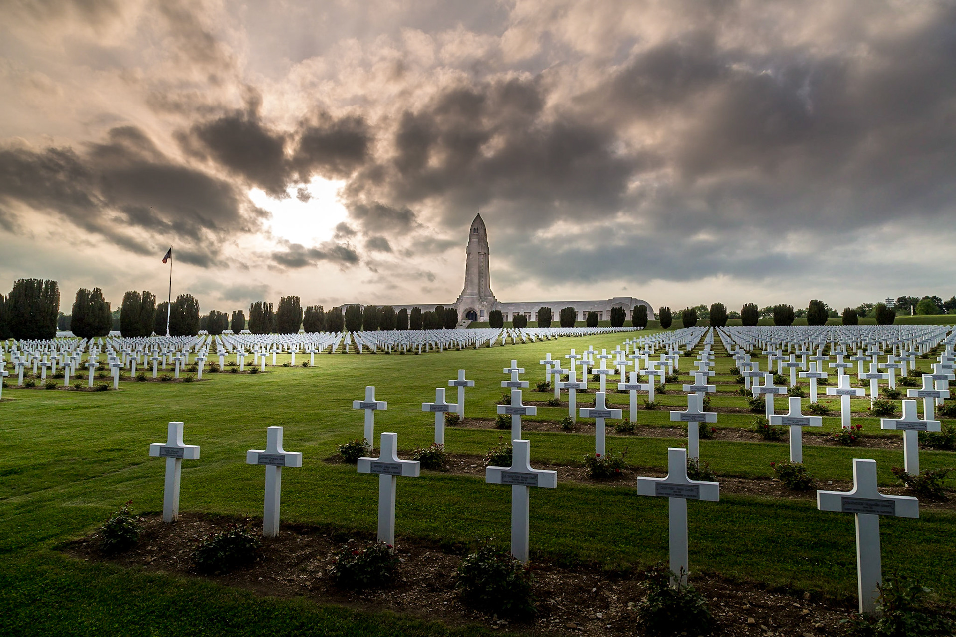 Osario de Douaumont en honor a los caídos en la I Guerra Mundial