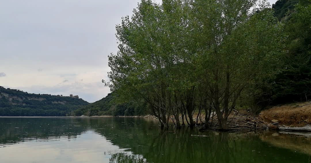 Sant Pere de Caserres (des del Pantà de Sau)